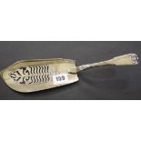 A George III silver fiddle and shell fish slice, Edinburgh 1815