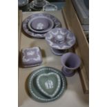 Wedgwood lilac jasperware and two pieces of green jasperware -9