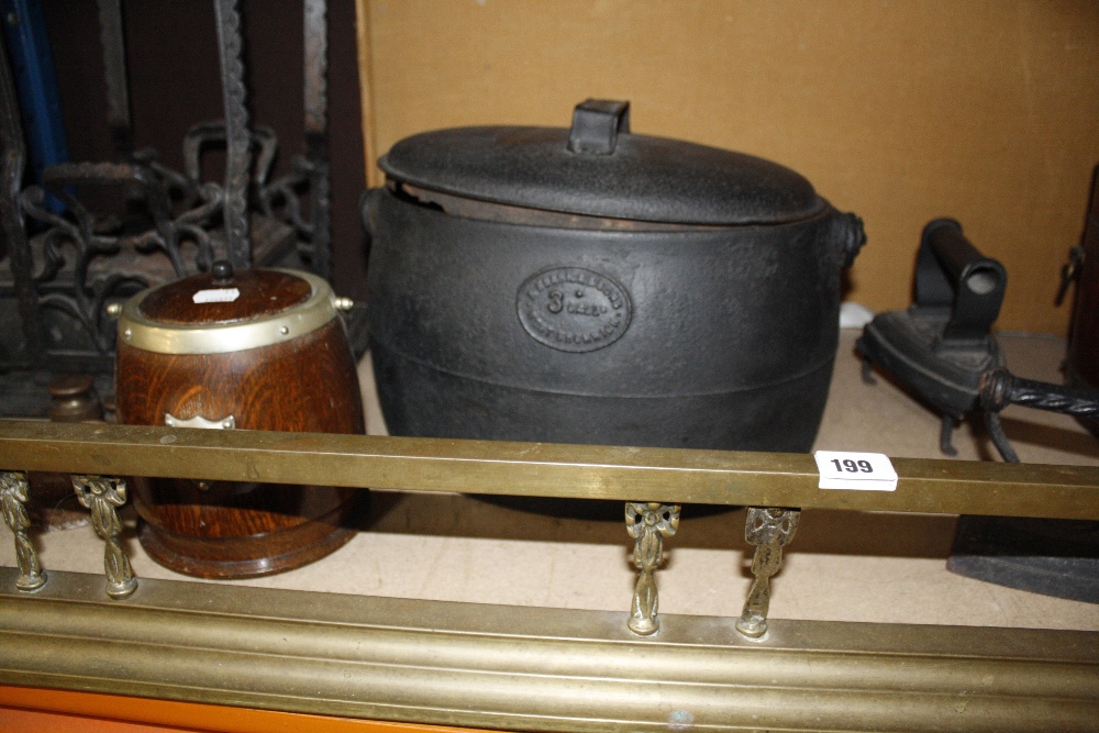 Two oak cased mantel clocks and a walnut cased Art Deco design mantel clock. (all working and - Image 3 of 3