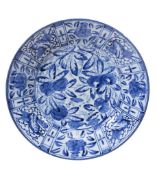 A good large Japanese blue and white Arita charger, circa 1690 A good large Japanese blue and