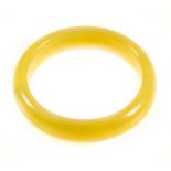 A yellow jade bangle, late Qing dynasty , finely polished, 7.4cm diameter 黄玉镯子 A yellow jade bangle,