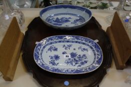A Chinese import dish and an oval bowl, together with a mahogany tray.