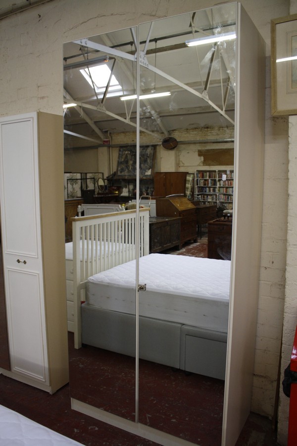 A modern white bedroom suite, comprising of two wardrobes and two chests of drawers - Image 2 of 2