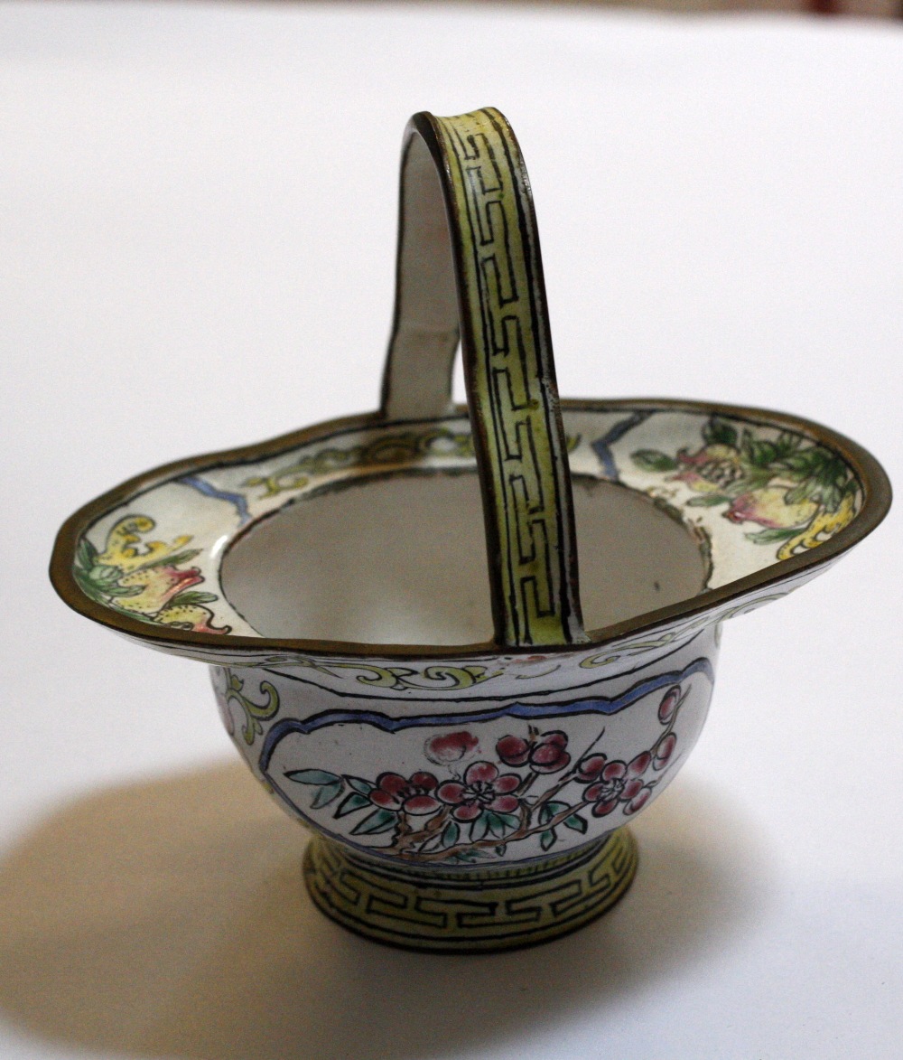 A Chinese enamel handled basket, 10cm high