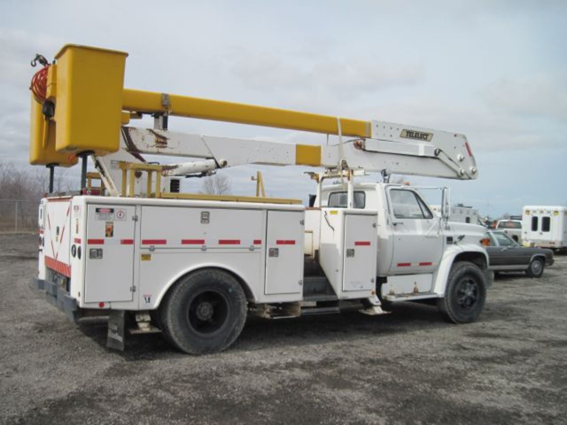 Lot# 95 1986 Chevy Boom Truck 1986 Chevy Boom Truck,25451 km,55 Foot Boom, Vin# 1GBM7D1E1GV107008 - Image 5 of 5