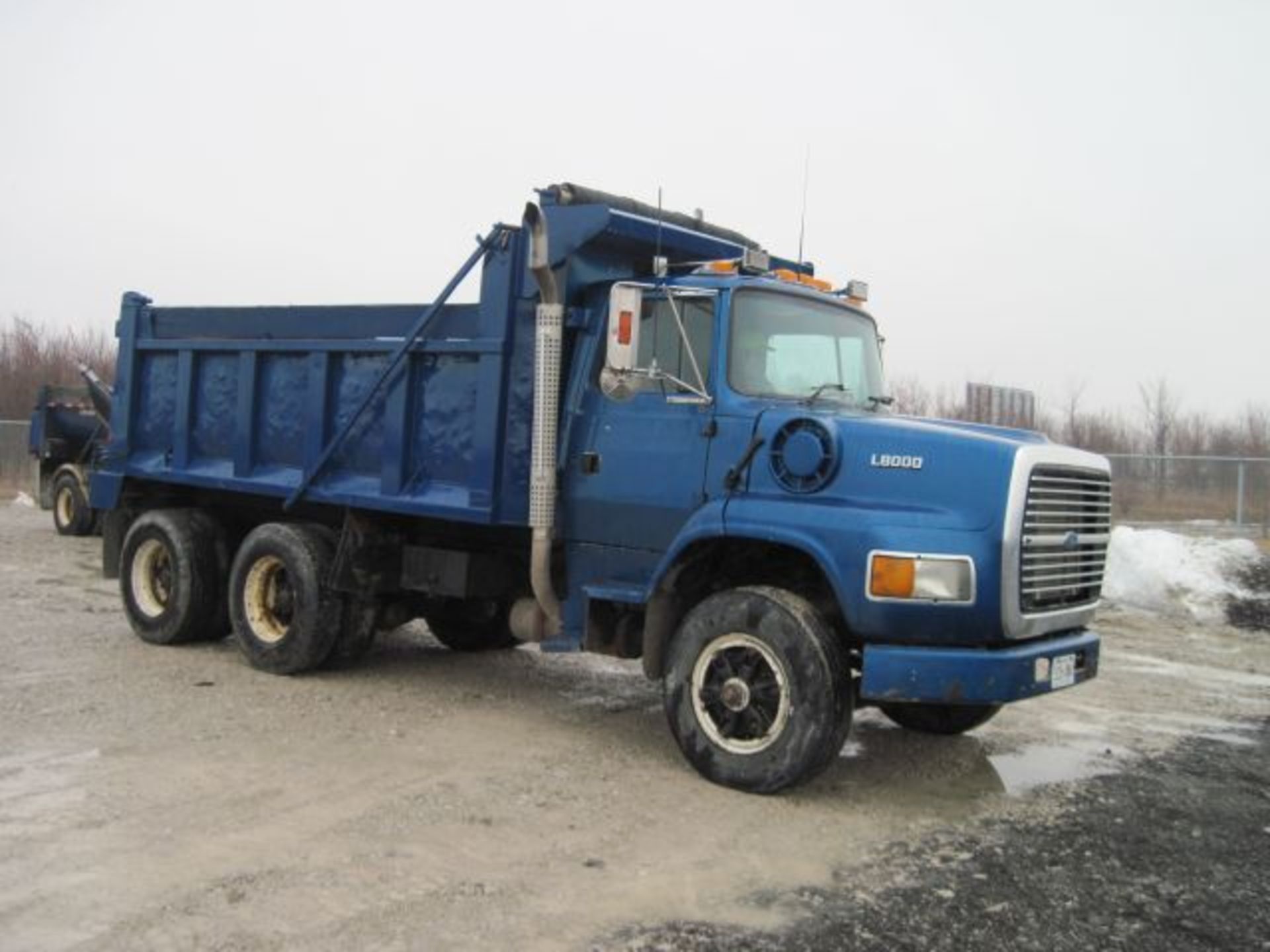 Lot# 110 1996 Ford L8000 Dump Truck 1996 Ford L8000 Dump Truck, 501227Km, Vin# 1FDYS82E2TVA18314 - Image 3 of 5