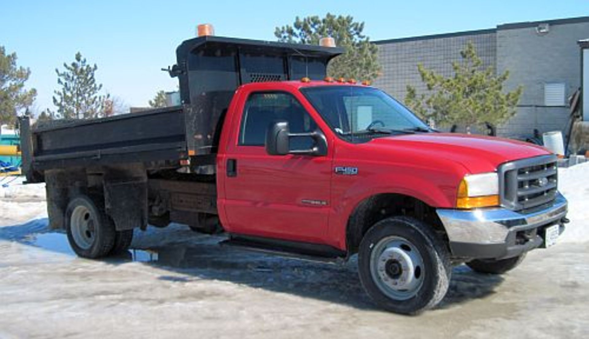 Lot 31 -  Lot# 31 2000 F450 XL super duty    2000 F450 XL super duty , 263,763kms, ,tires great,