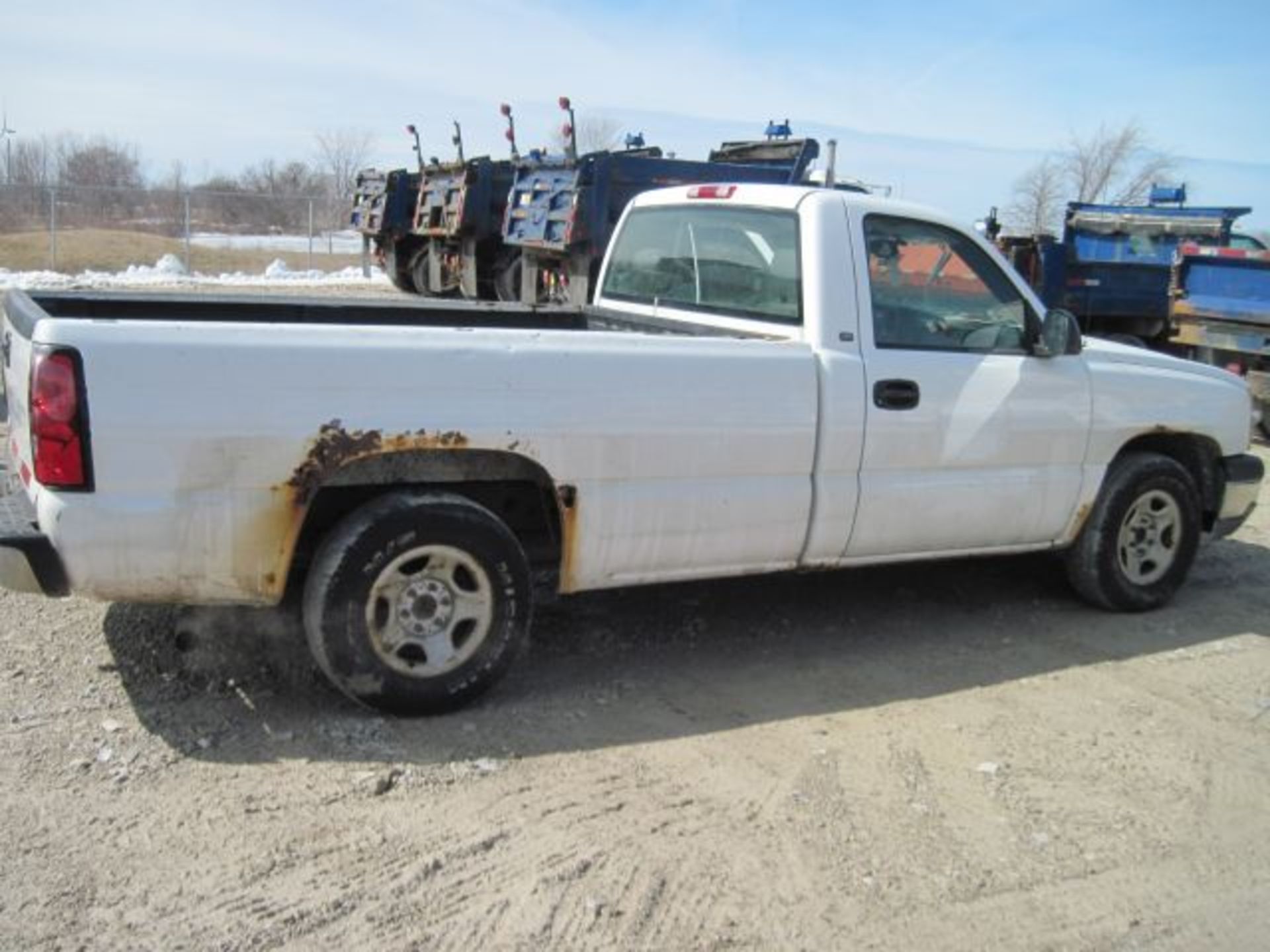 Lot# 36 2004 Chevy Silverado 2004 Chevy Silverado; 4.3L V6; 356,409km, Tires Fair, Body Rough, Vin# - Image 5 of 5