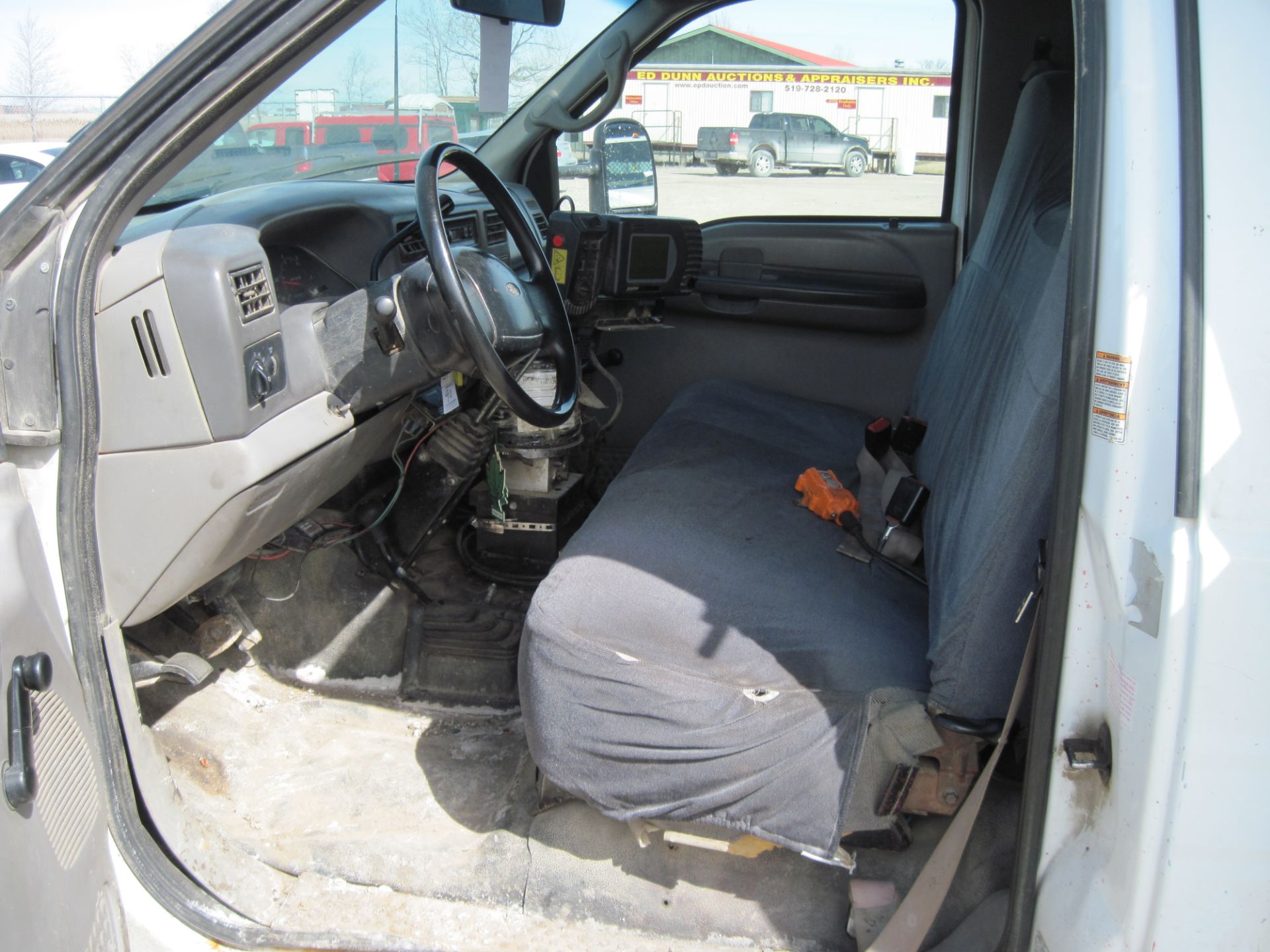 Lot 110 -  Lot# 110 1996 Ford L8000 Dump Truck 1996 Ford L8000 Dump Truck, 501227Km, Vin# - Image 7 of 8