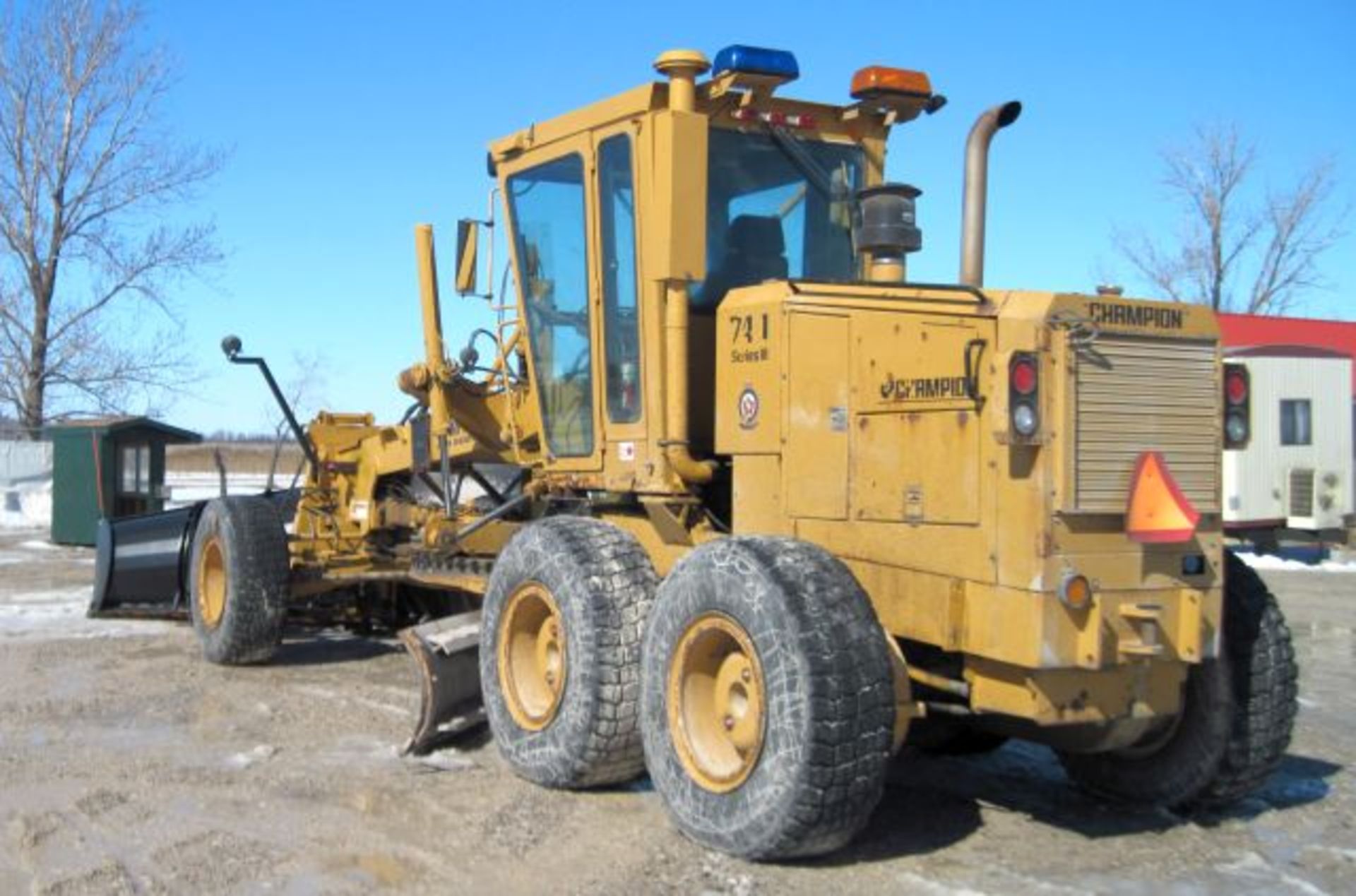 Lot 40 -  Lot# 40 1987-88 Carelift Forklift 1987-88 Carelift self leveling forklift; 4 wheel drive;