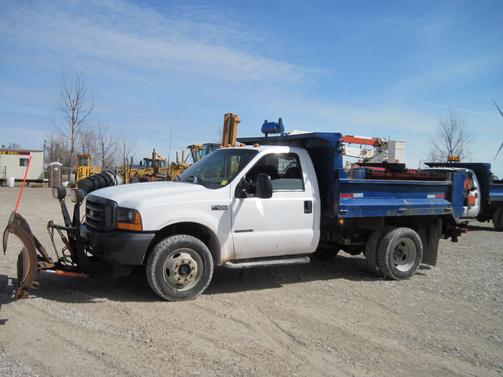 Lot 110 -  Lot# 110 1996 Ford L8000 Dump Truck 1996 Ford L8000 Dump Truck, 501227Km, Vin# - Image 2 of 8