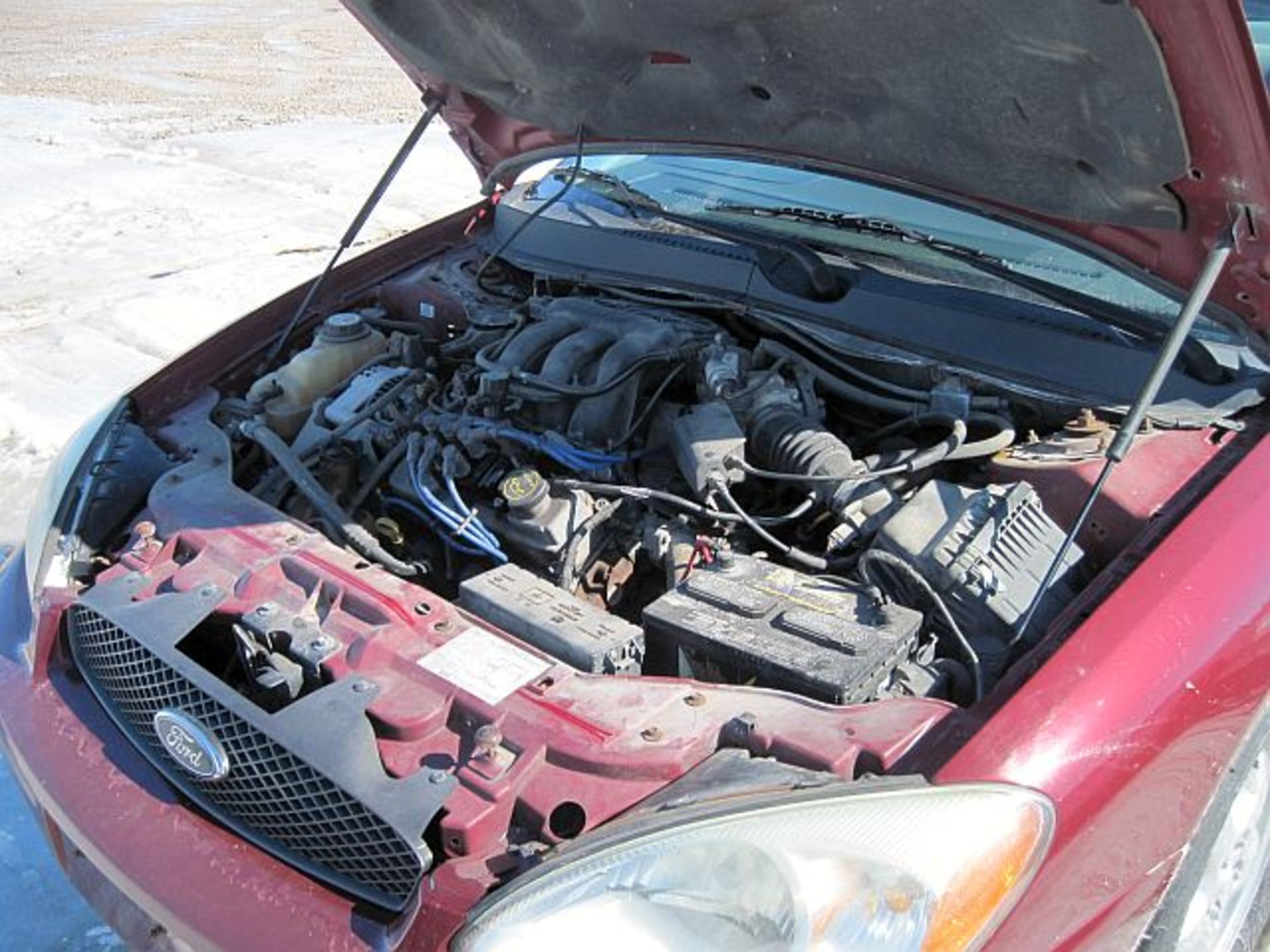 Lot 8 -  Lot# 8 2005 Dodge Caravan; 254,344km;  3.3L; powered windows and doors; tires are good 2005 - Image 2 of 6