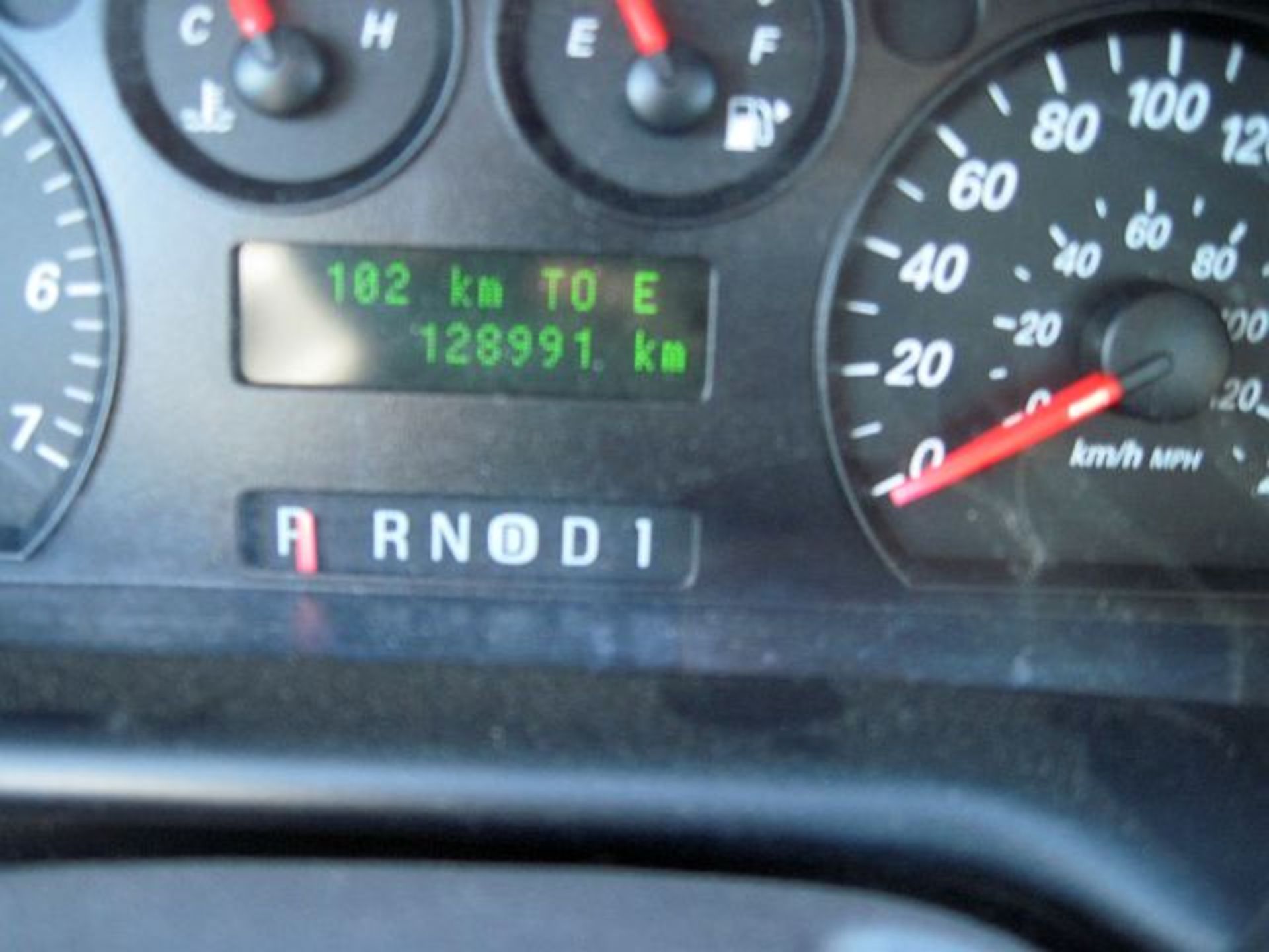 Lot 8 -  Lot# 8 2005 Dodge Caravan; 254,344km;  3.3L; powered windows and doors; tires are good 2005 - Image 3 of 6