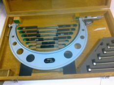 Mitutoyo digital micrometer 6 "– 12" with calibration rods Located: Ruddington NG11 6JSContact: Adam