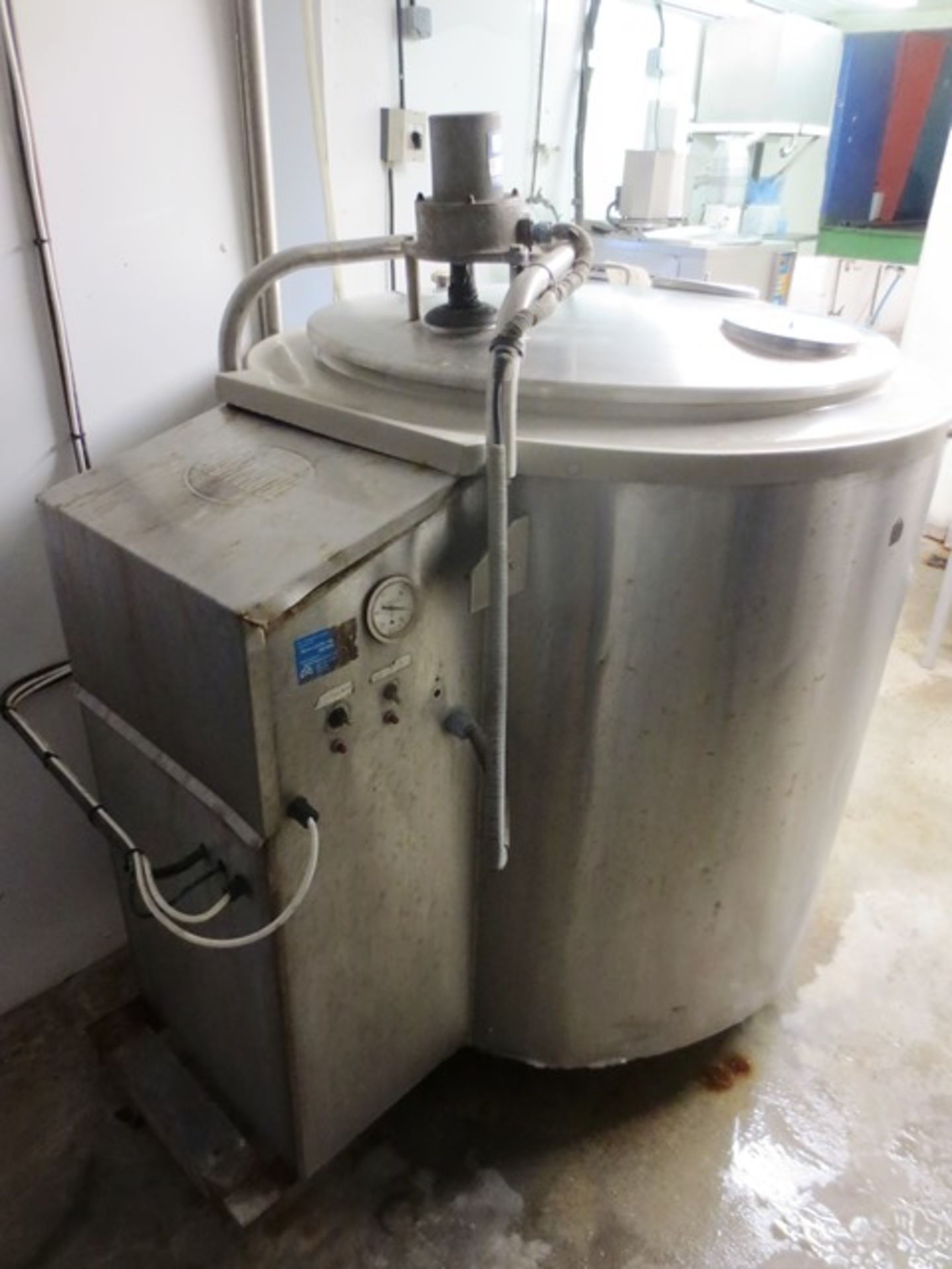 Dari-kool stainless steel jacketed mixing tank with single agitator, approx 900mm - Image 2 of 4