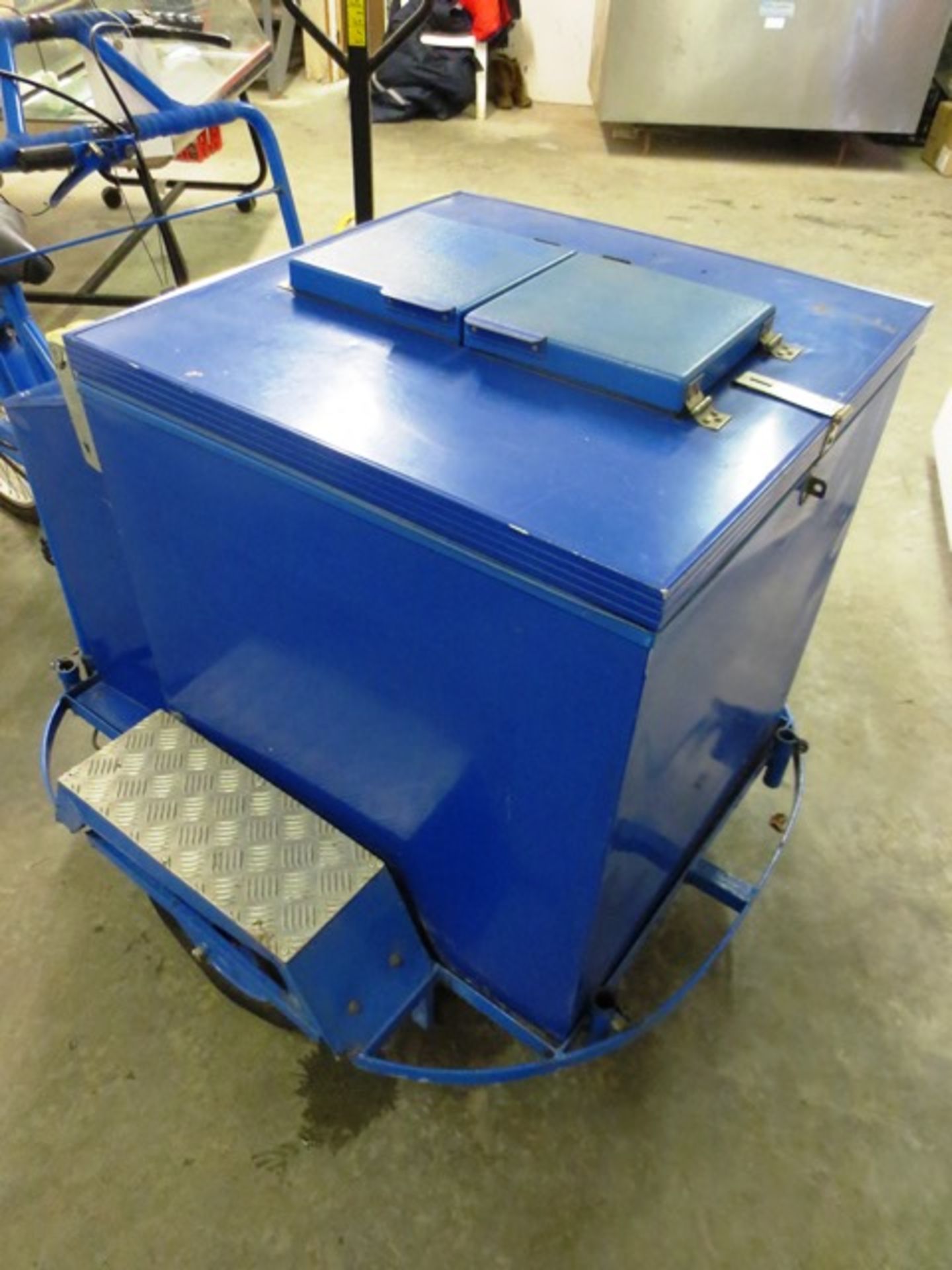 Un-named ice cream tricycle with fitted Fricon MBC125 twin lid freezer box, serial no: 2000/0073 - Image 2 of 7