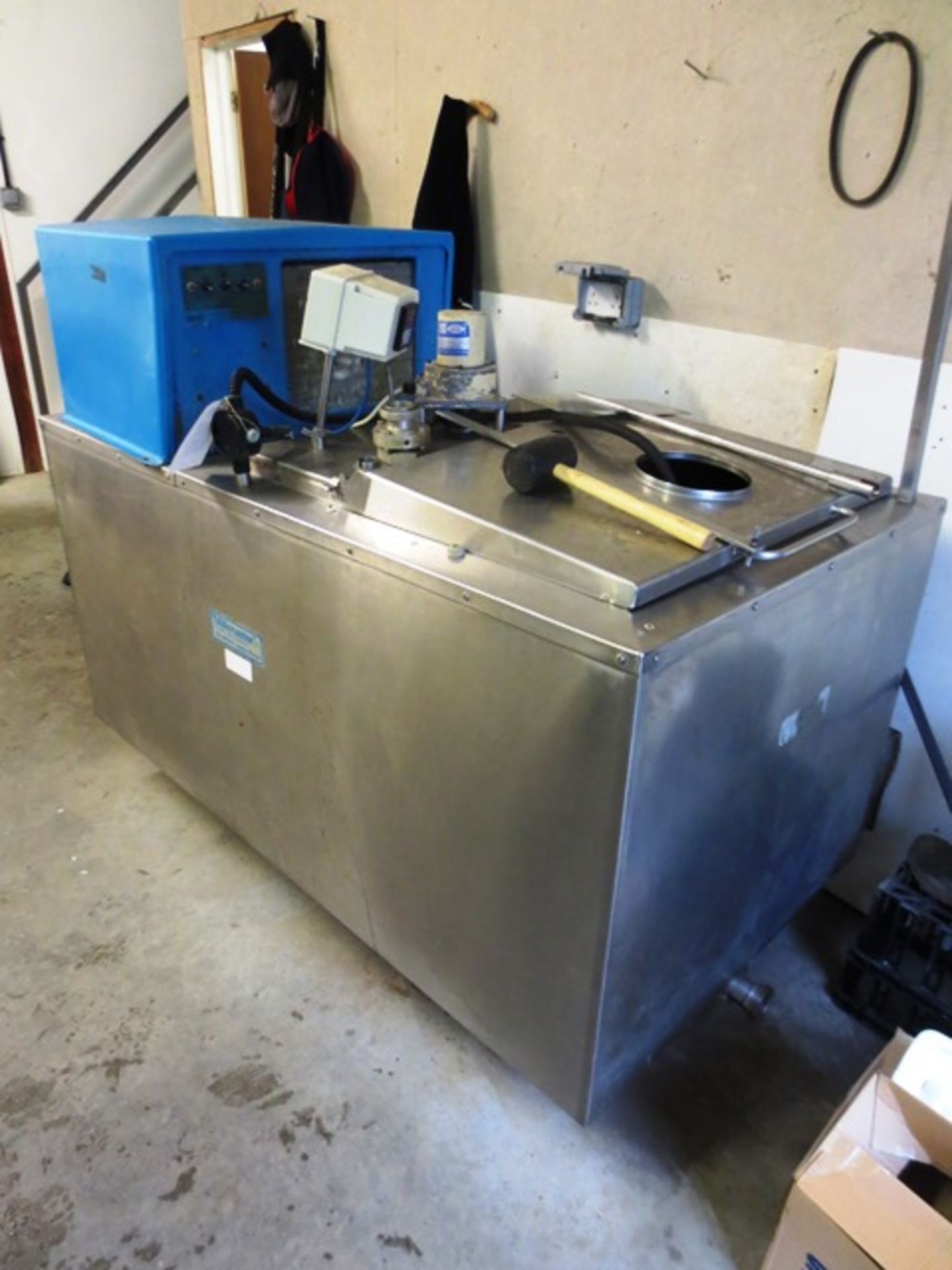 Milkmaster jacketed stainless steel rectangular milk storage tank with agitator, and MK8 compressor, - Image 3 of 5