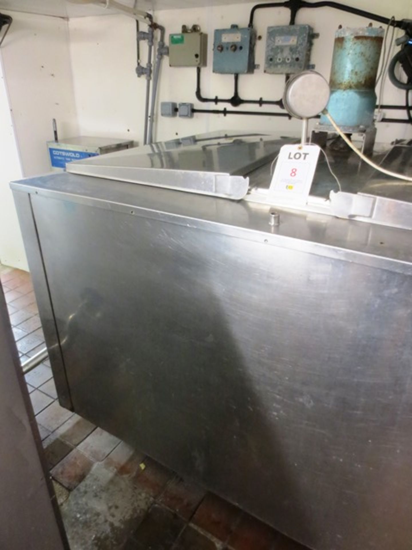 Dari-kool jacketed rectangular milk storage tank, approx dimensions 1400 x 1840 x 1020mm, pipework - Image 3 of 4