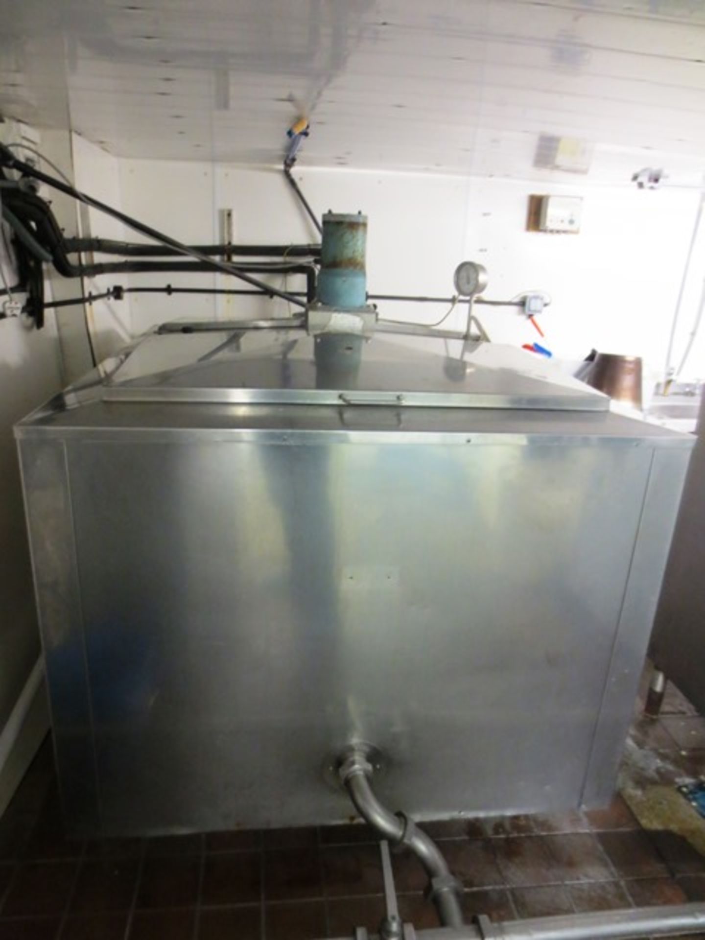 Dari-kool jacketed rectangular milk storage tank, approx dimensions 1400 x 1840 x 1020mm, pipework - Image 4 of 4