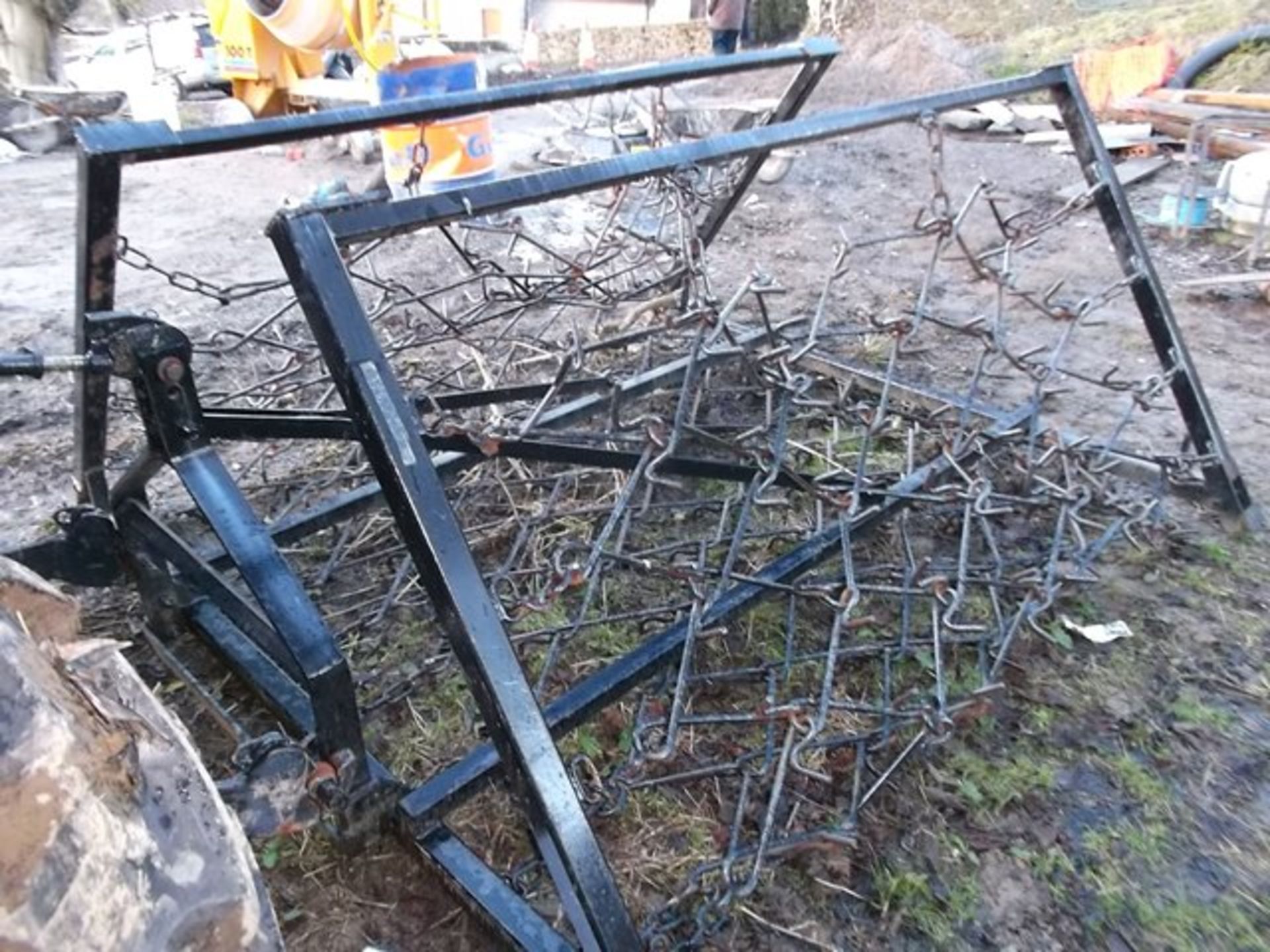 Tractor mounted, manual folding chain harrows, Location: Bridgend - Access to this location is via.. - Image 3 of 3