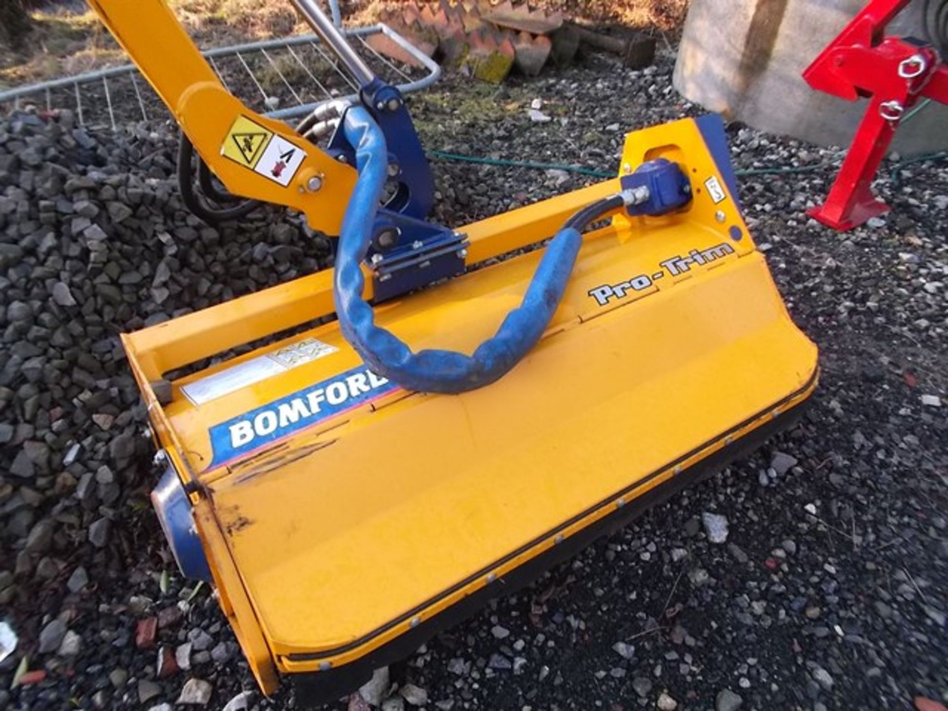 Bomford Kestrel E ProTrim 90-573-01 hedge trimmer, Serial No. B121426, Location: Bridgend - Access.. - Image 2 of 6