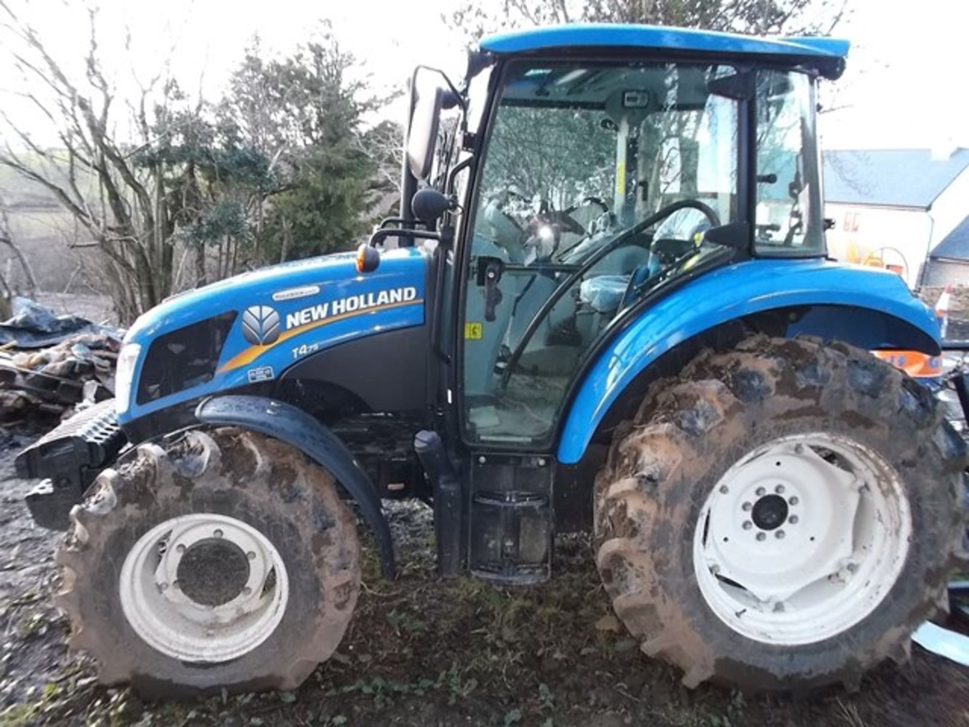 New Holland T4.75 Powerstar four wheel drive tractor with 10 x 40kg front weights, Registration... - Image 6 of 12