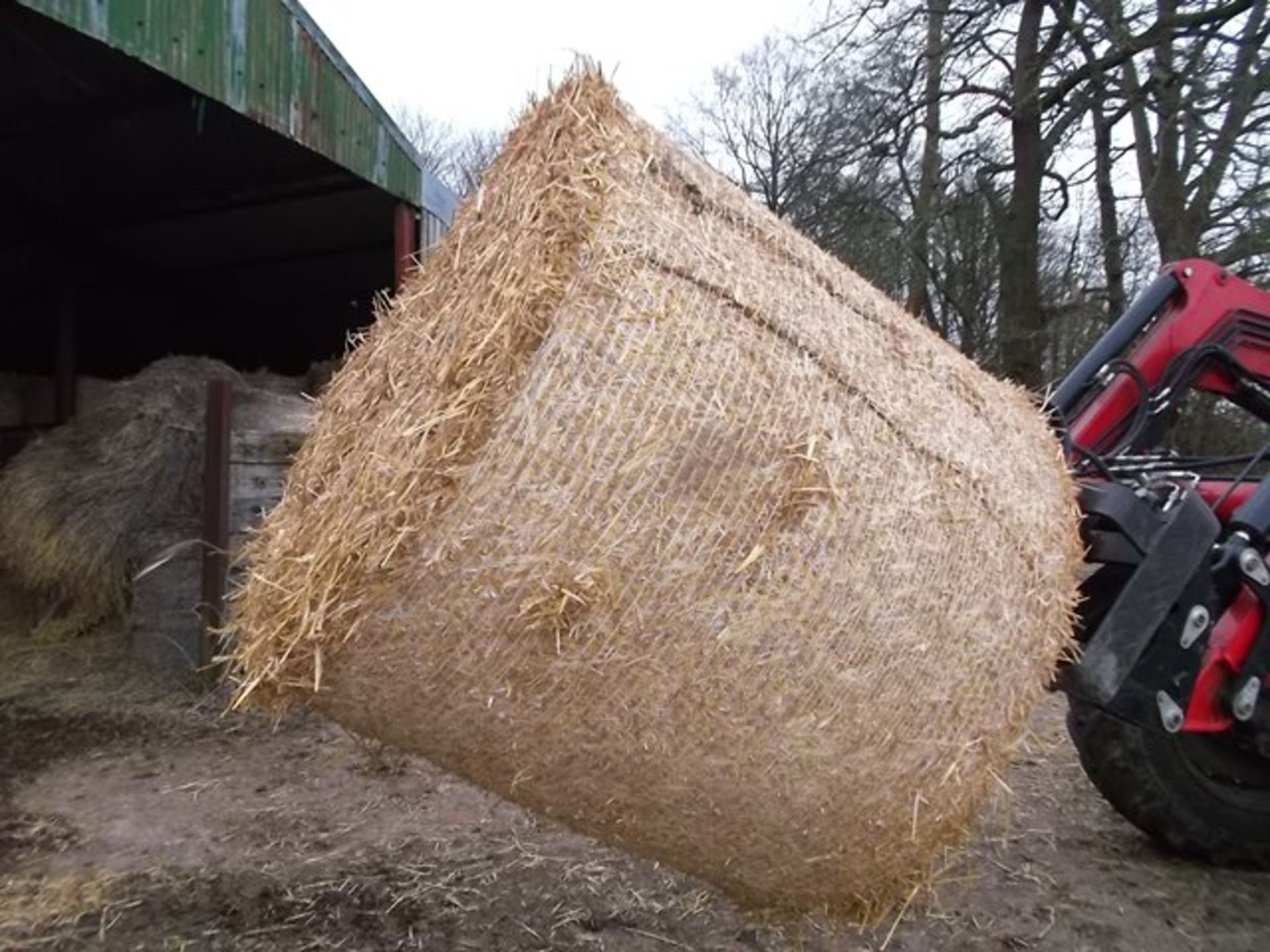 10 x 2014 harvest round bales of wheat straw. Location: Hampshire. Viewing & collection: by...