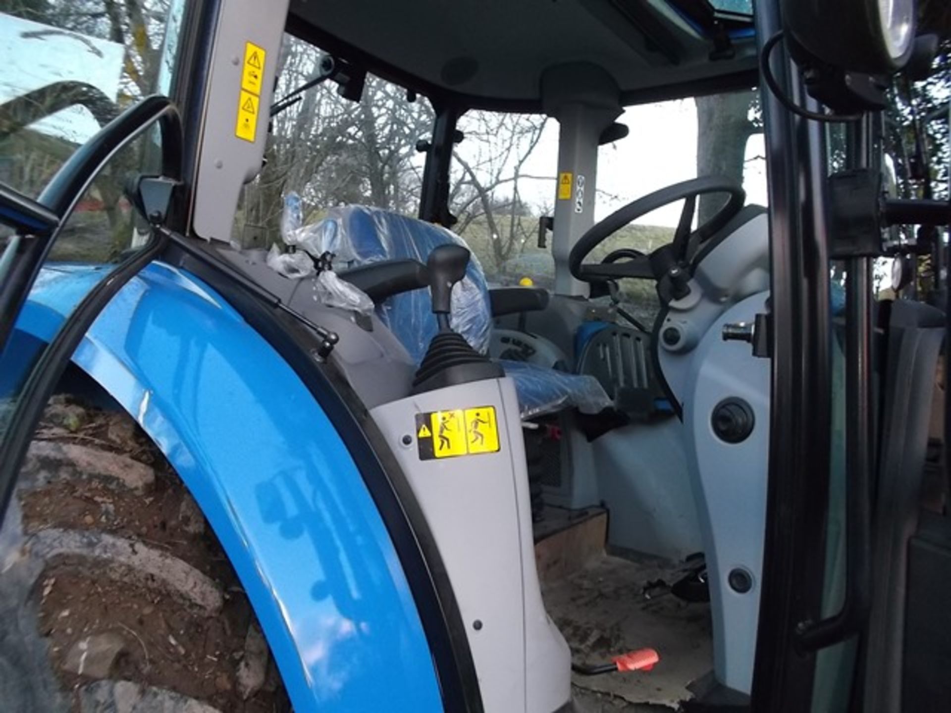 New Holland T4.75 Powerstar four wheel drive tractor with 10 x 40kg front weights, Registration... - Image 7 of 12