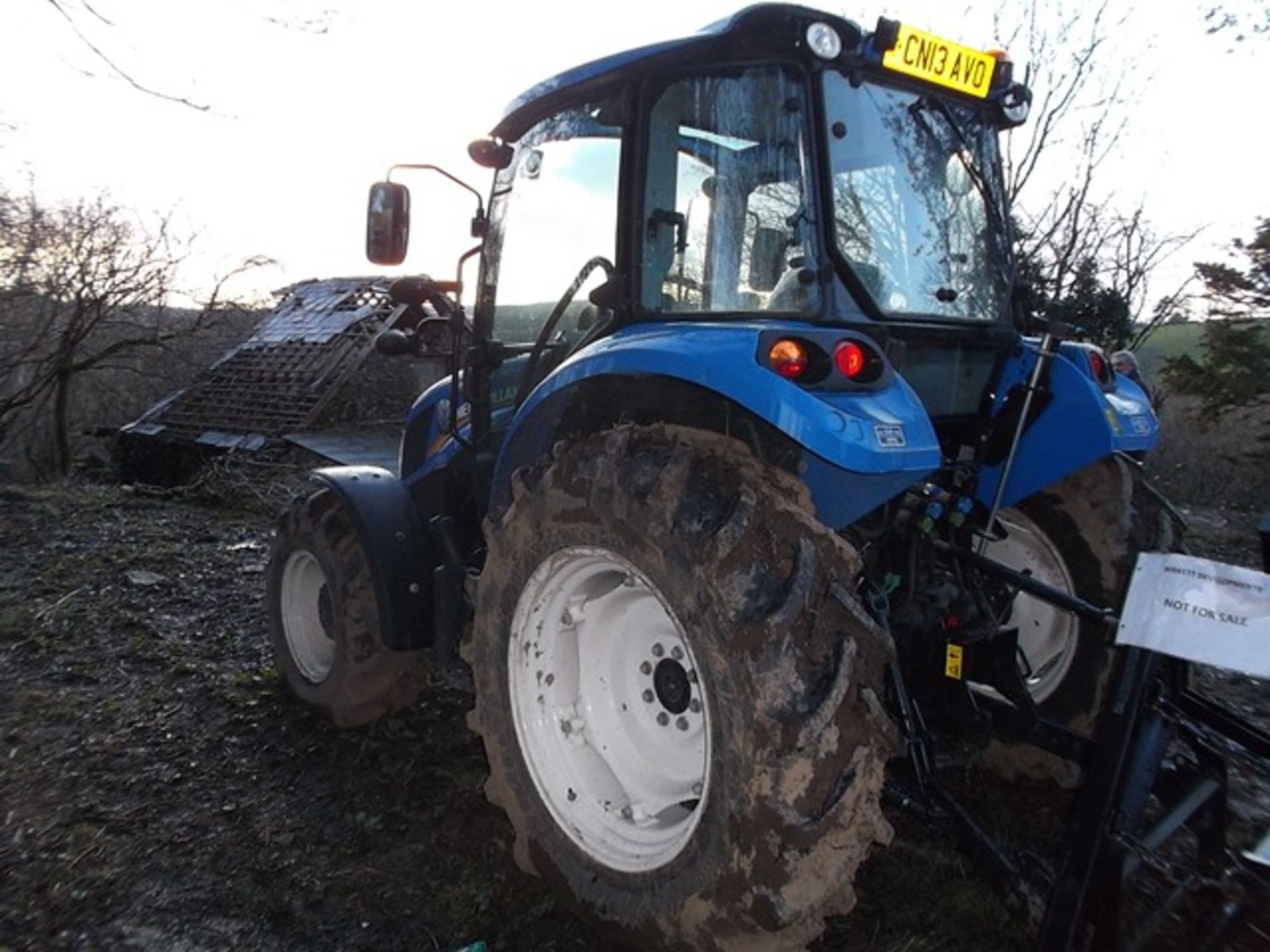 New Holland T4.75 Powerstar four wheel drive tractor with 10 x 40kg front weights, Registration... - Image 2 of 12