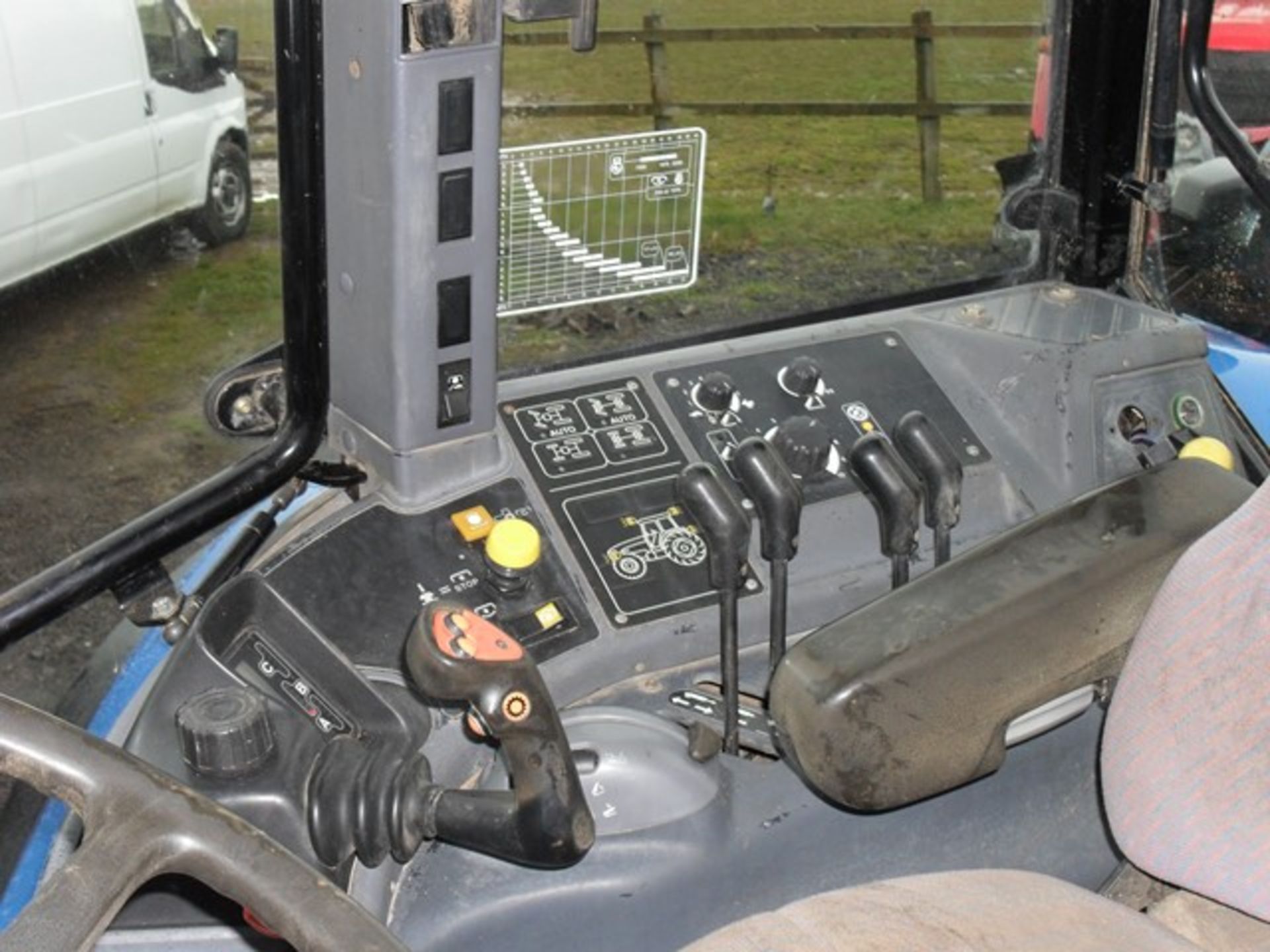 New Holland TM135, 40k Range Command, air con, air seat, Front linkage, 4 spools, Registration no. - Image 5 of 6
