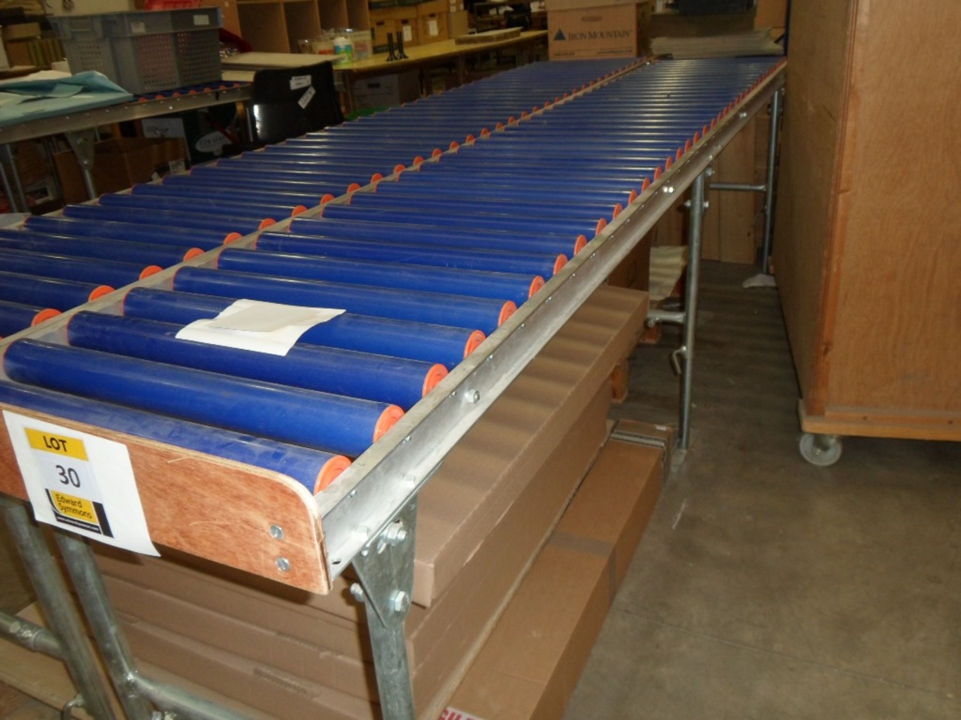 3 metre length of gravity roller conveyor, 500mm wide, 50mm rollers, 35mm pitch , on adjustable - Image 2 of 3