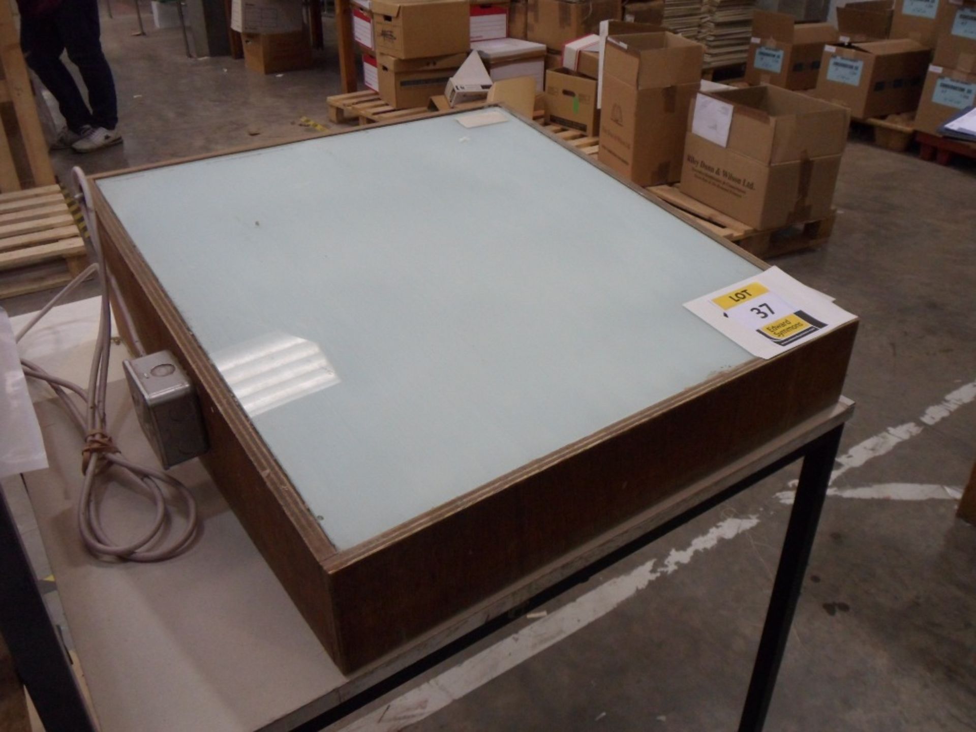 Paper Conservation light box, 24in x 25in, 240v (located at Falkirk) - Image 2 of 2