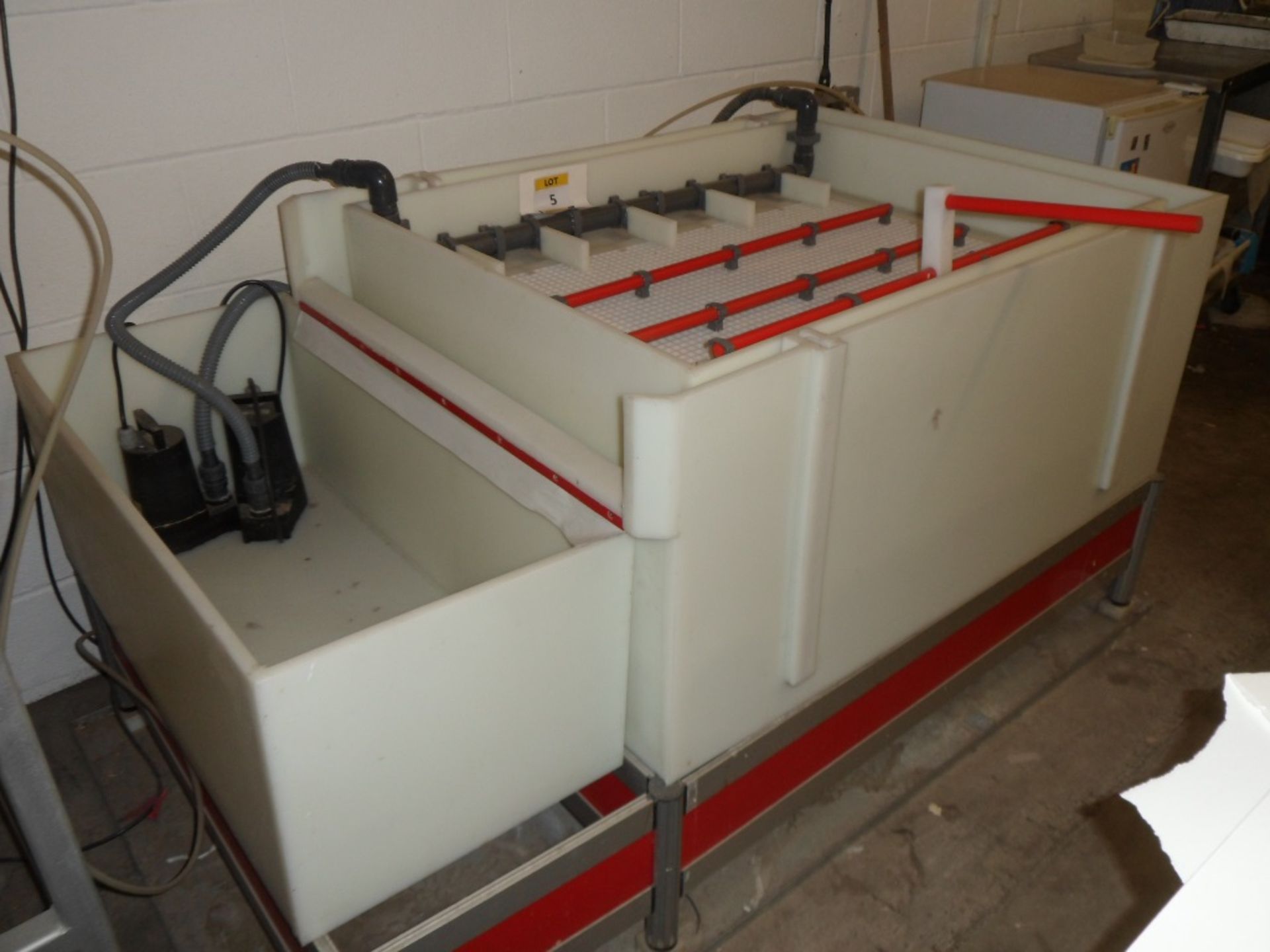 Leaf Caster Machine, main tank 36in  x 36in with 2 x submersible pumps, Leaf Caster pneumatic... - Image 3 of 9