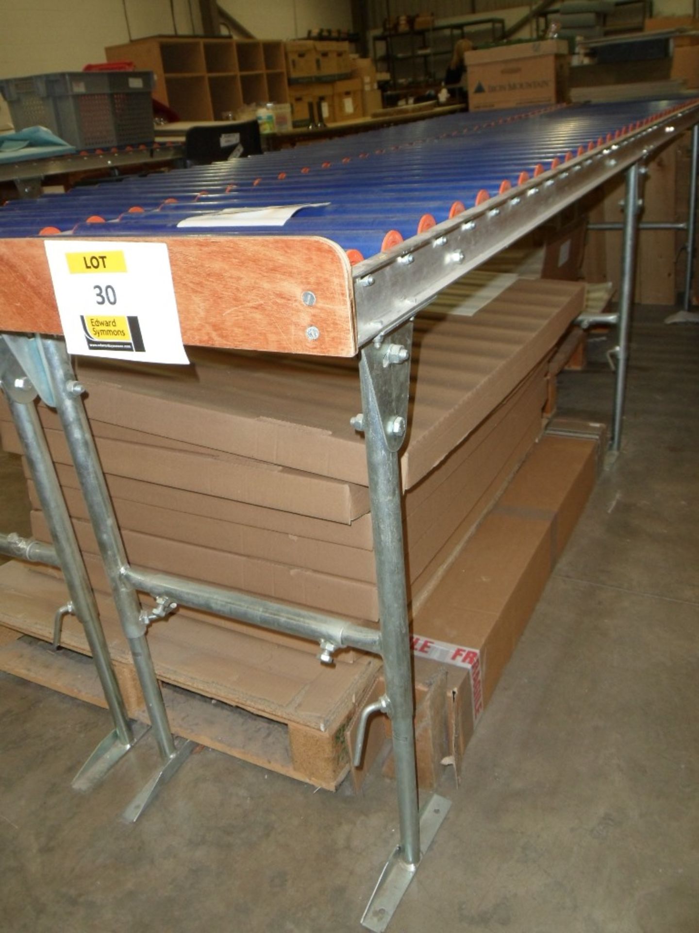 3 metre length of gravity roller conveyor, 500mm wide, 50mm rollers, 35mm pitch , on adjustable - Image 3 of 3