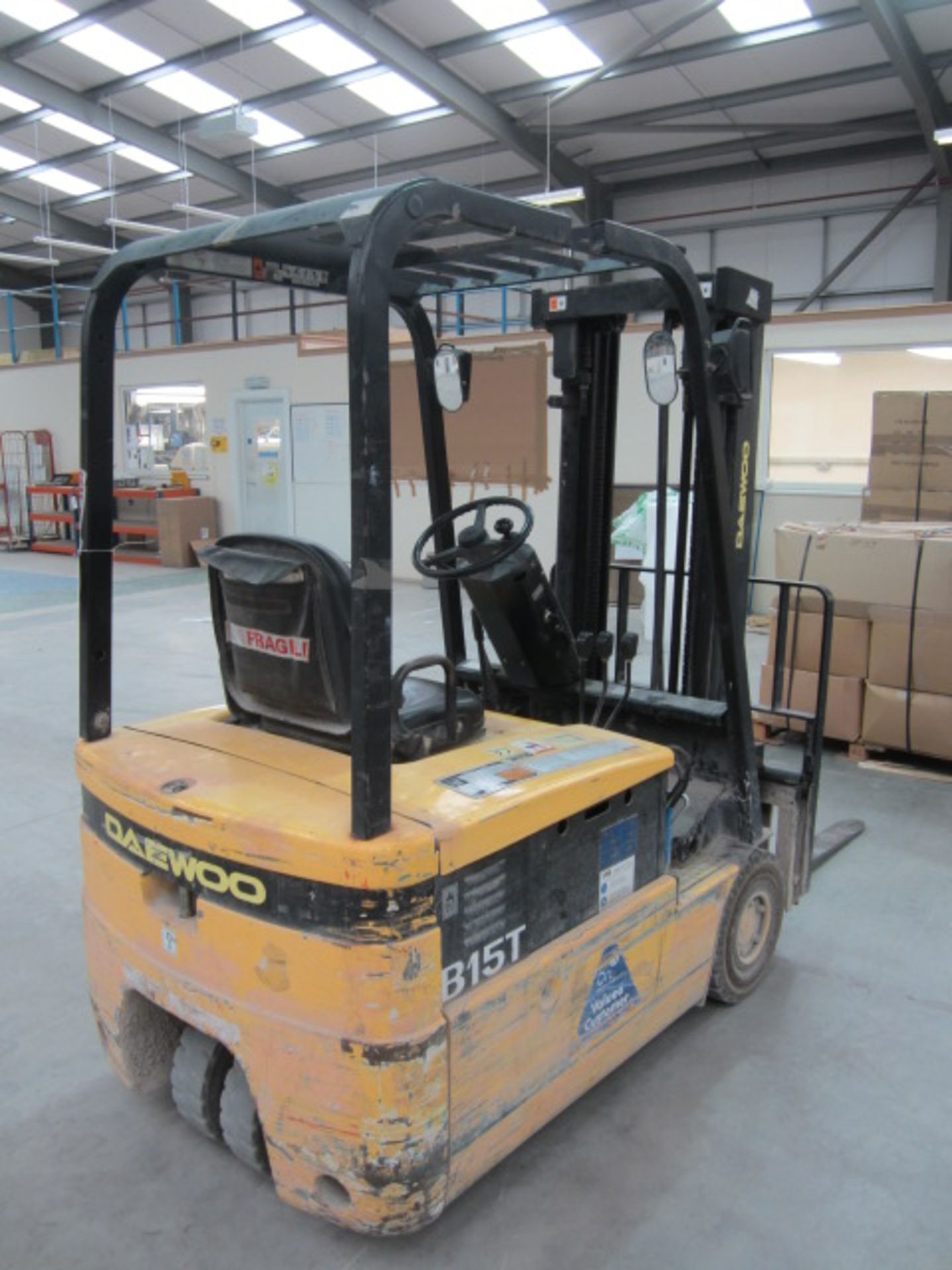 Daewoo B15T-2 ride on battery operated 3-Wheel forklift truck, serial no: CG-00134 (2000). run hours - Image 2 of 12
