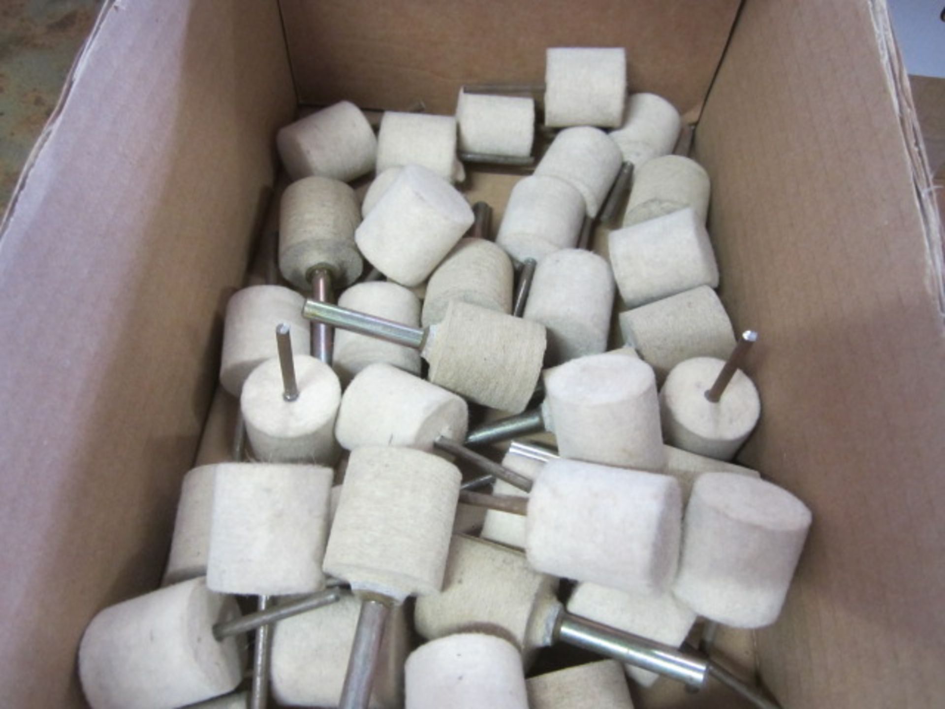 Quantity of assorted size felt bobs - Image 2 of 4