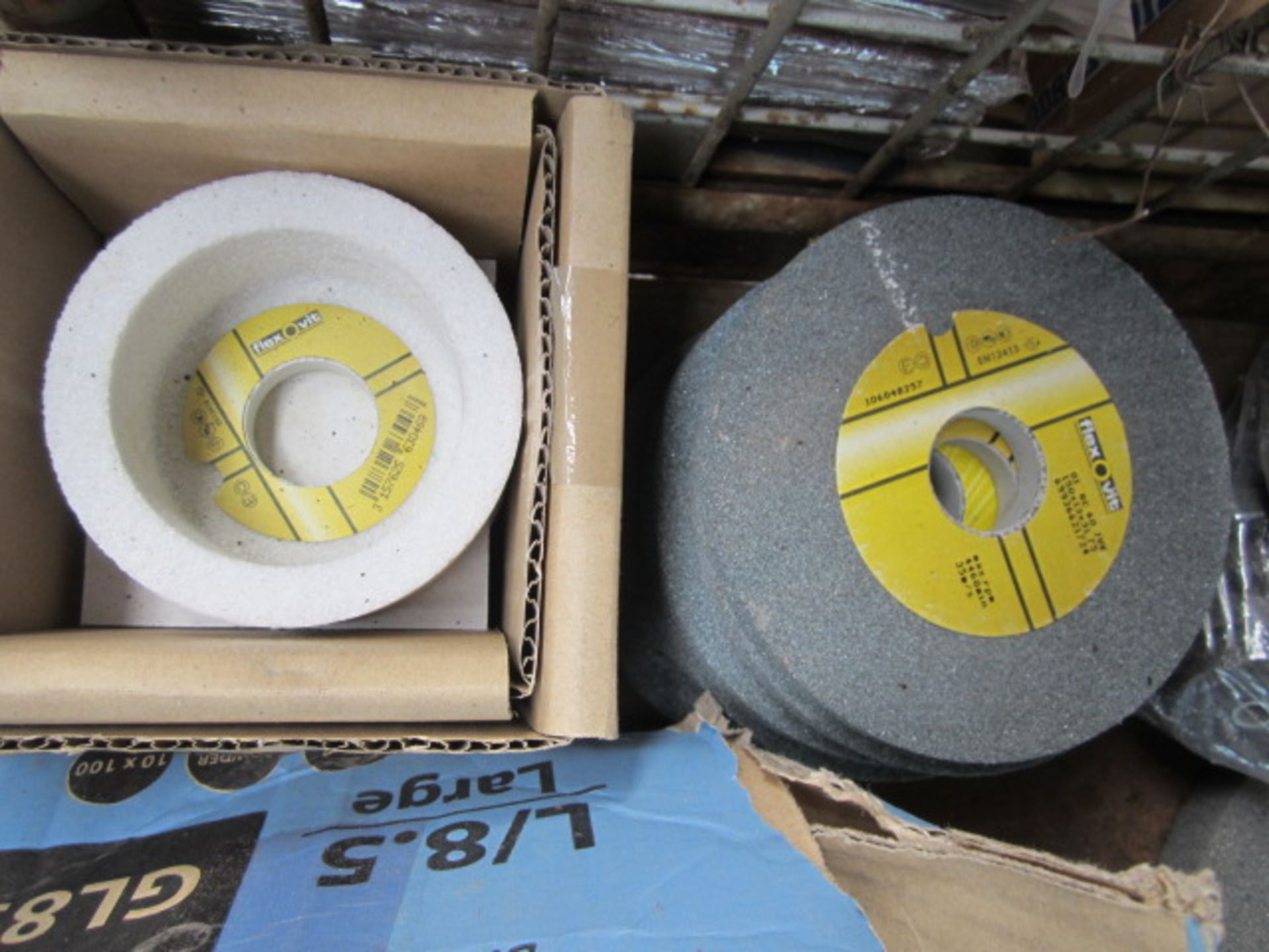 Quantity of assorted grinding wheels and stones - Image 8 of 9