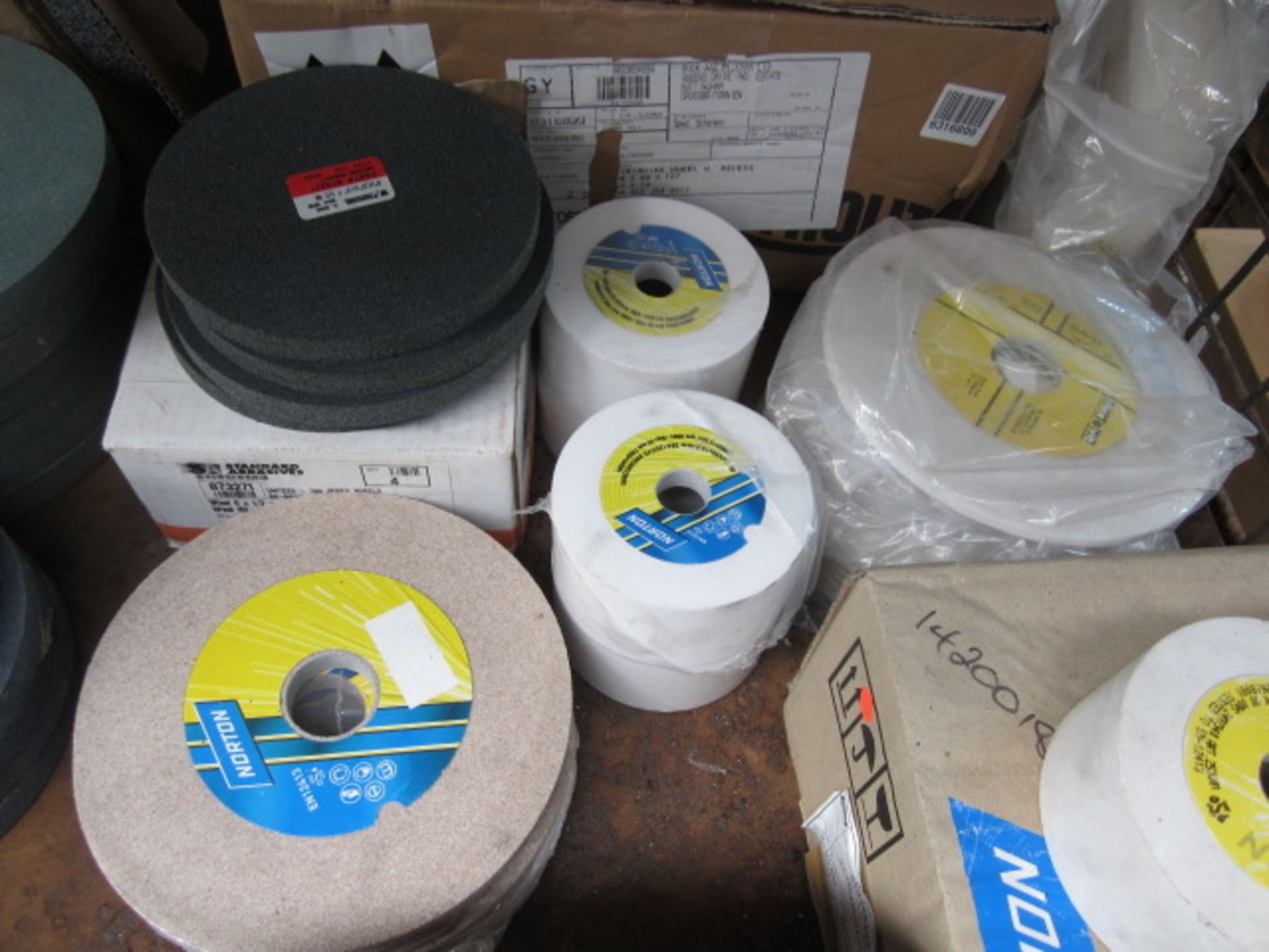 Quantity of assorted grinding wheels and stones - Image 4 of 9