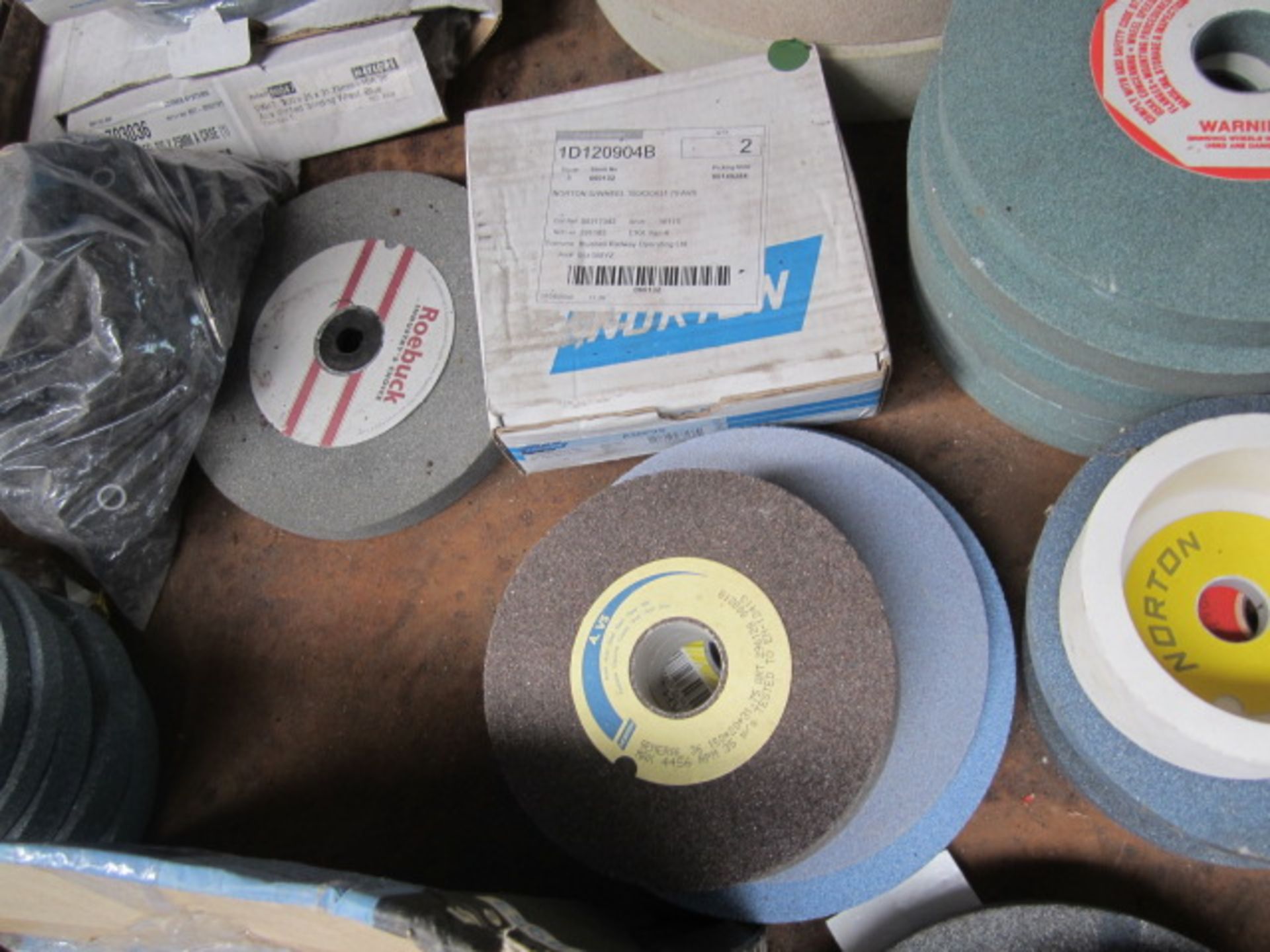 Quantity of assorted grinding wheels and stones - Image 5 of 9