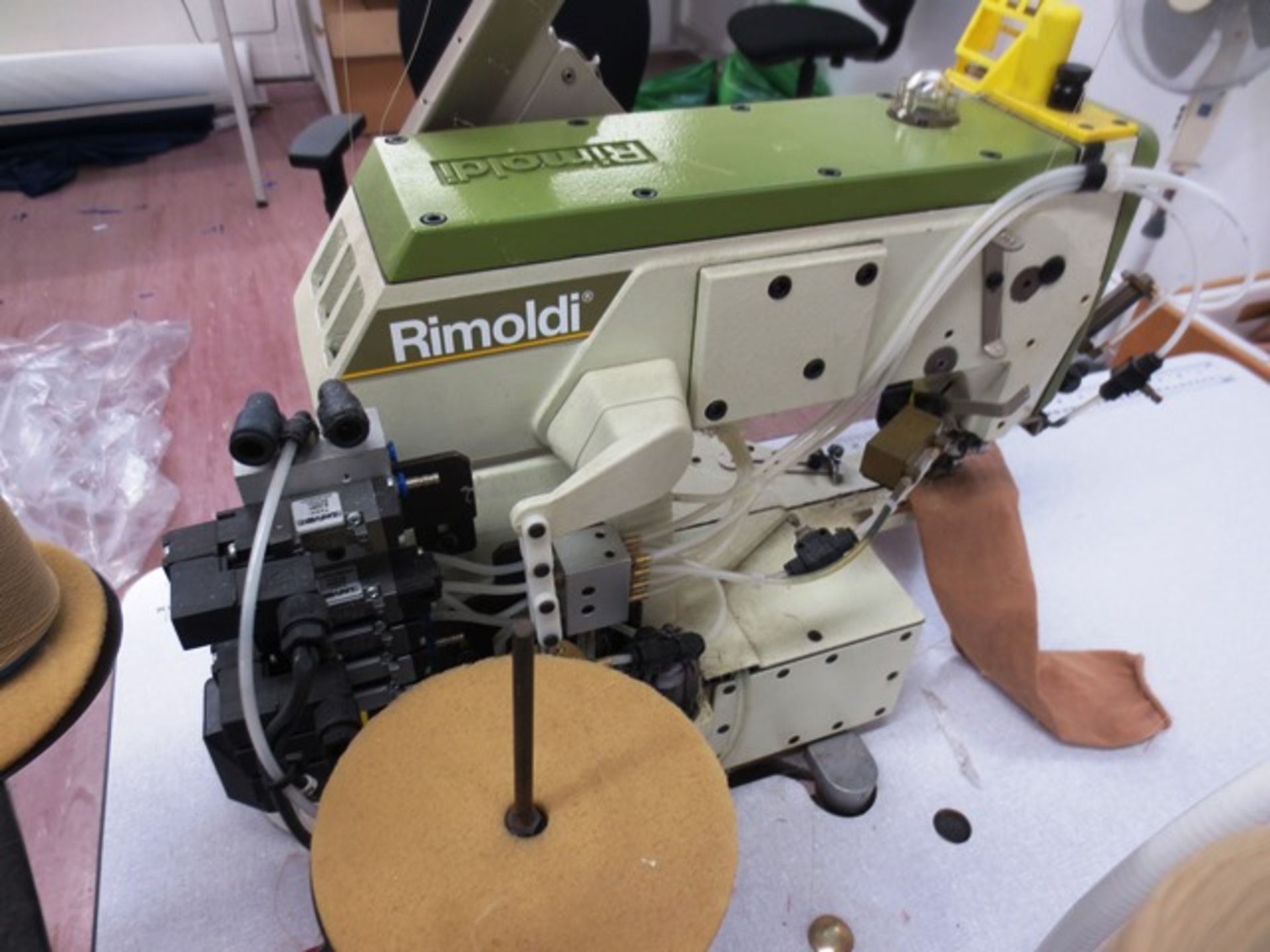 Rimoldi Necchi Mizar 5 spool sewing machine, model: F91.FS.ILD-AA, serial no: F93-66-3LD-06/567- - Image 3 of 5