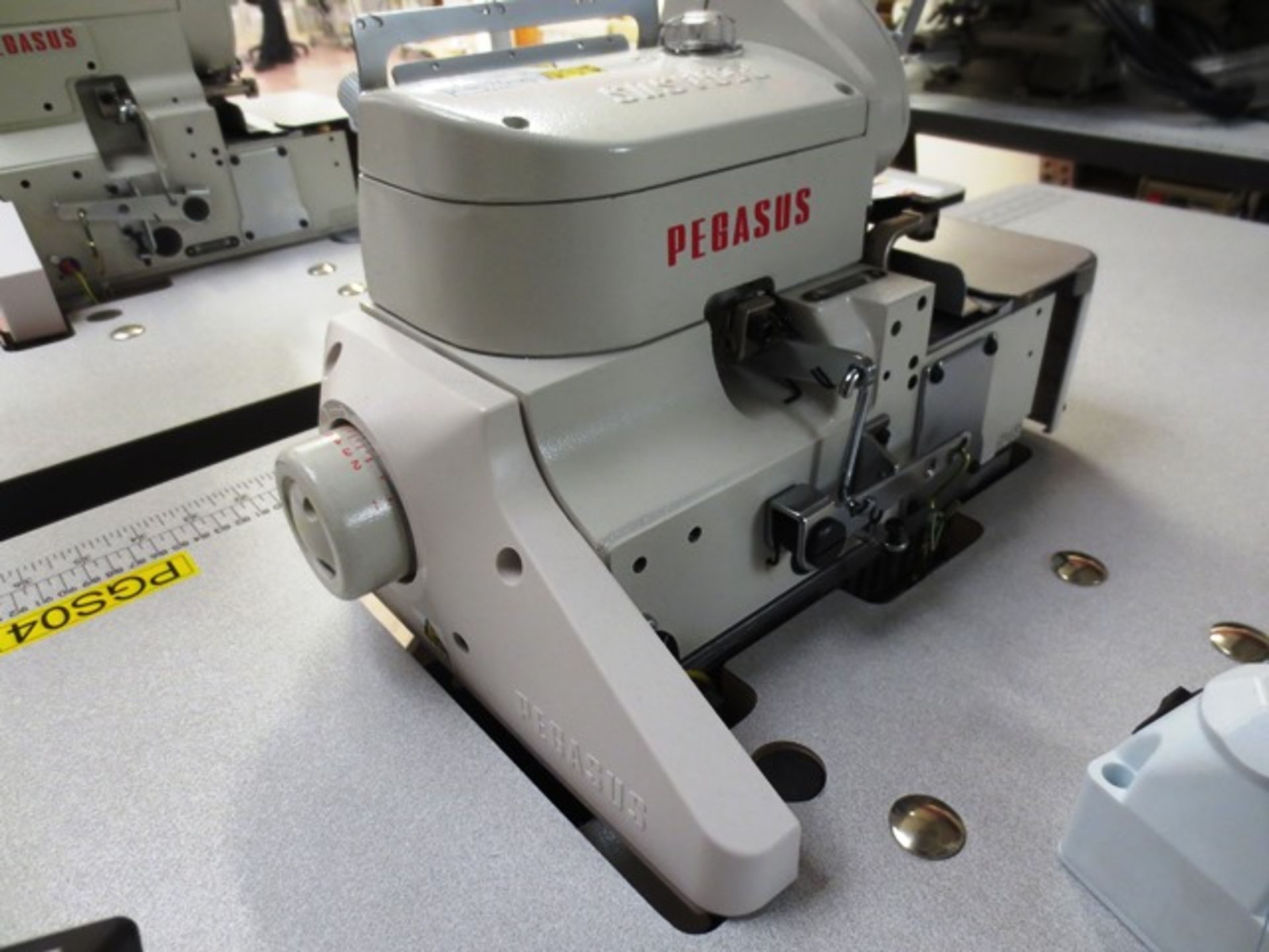 Pegasus M700 triple spool overlocker, type: M752-17, spec 4, serial no: 0490406 (2013), twin pedal - Image 3 of 5
