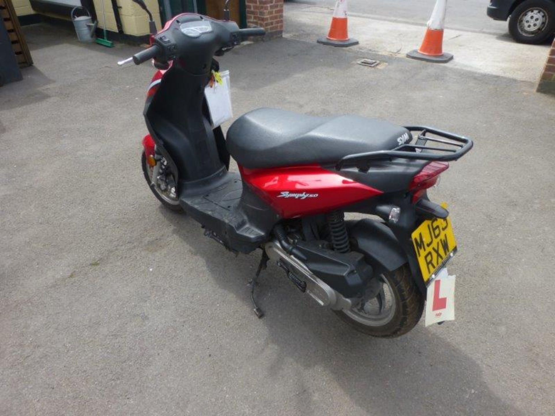 Sym Symply50 AV05W-6 moped, 49cc (Red)  Registration no. MJ63 RXW  Date of registration: 19/11/2013 - Image 3 of 4