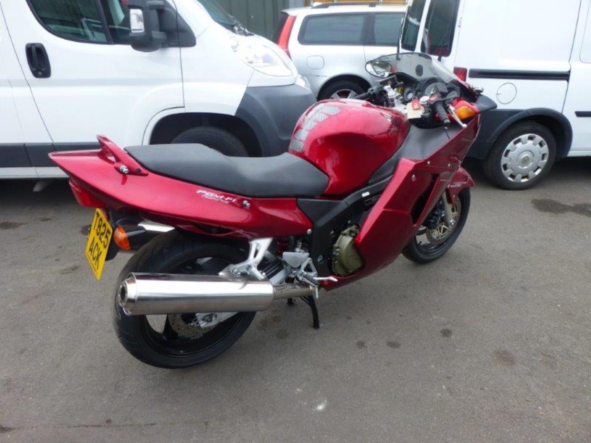 Honda Super Blackbird CBR 1100XX motorcycle, 1137cc (Red)   Registration no. T825 ACK  VIN no. - Image 2 of 5