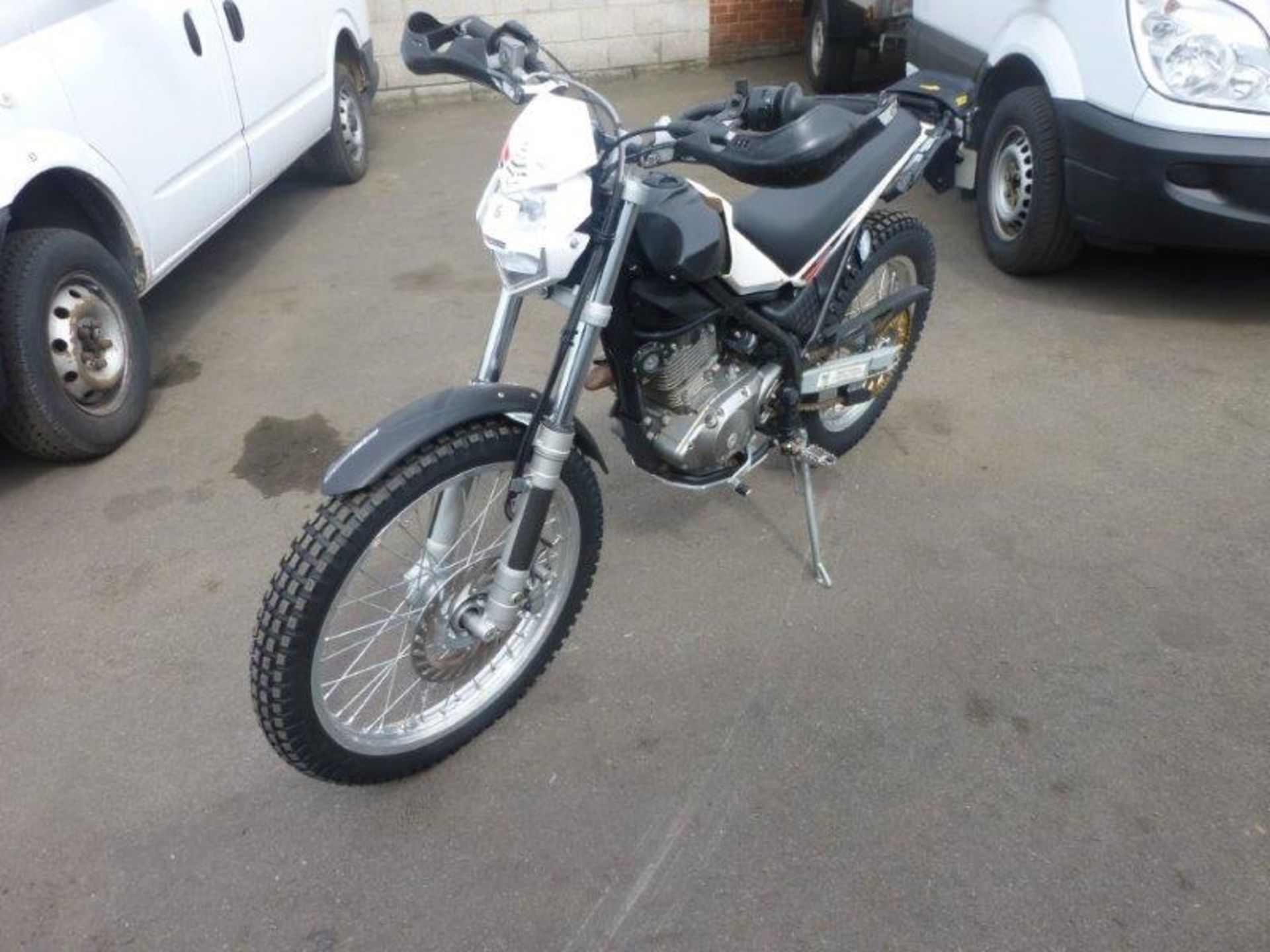 Beta Alp 4T-200 trail motorcycle, 200cc (White)  Registration no. DX09 GZY  VIN no.