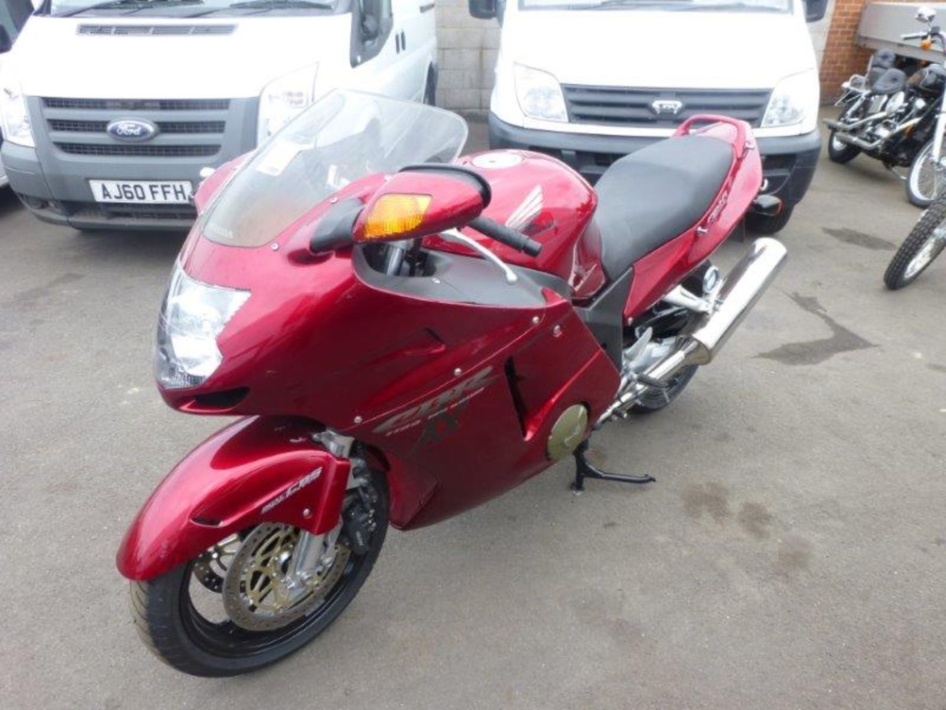 Honda Super Blackbird CBR 1100XX motorcycle, 1137cc (Red)   Registration no. T825 ACK  VIN no. - Image 4 of 5