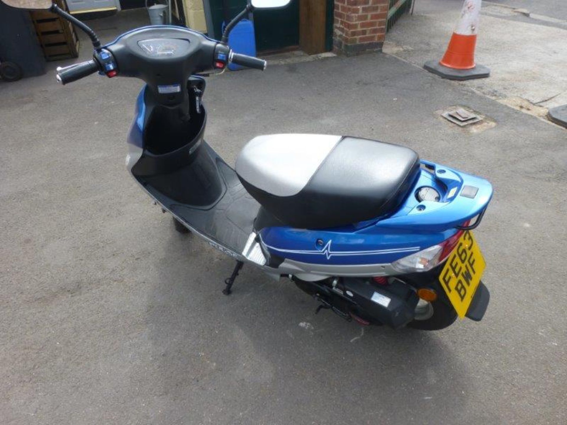 Pulse L1 BT49 QT-9D1 moped, 49cc (Blue)  Registration no. FE63 BWF  Date of registration: 03/09/2013 - Image 2 of 3