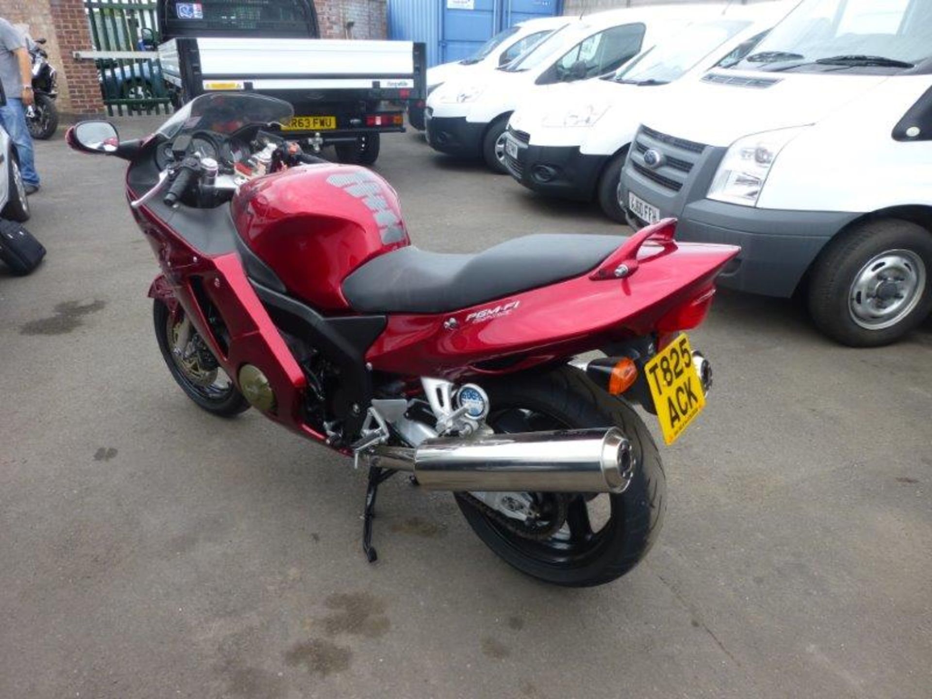 Honda Super Blackbird CBR 1100XX motorcycle, 1137cc (Red)   Registration no. T825 ACK  VIN no. - Image 3 of 5