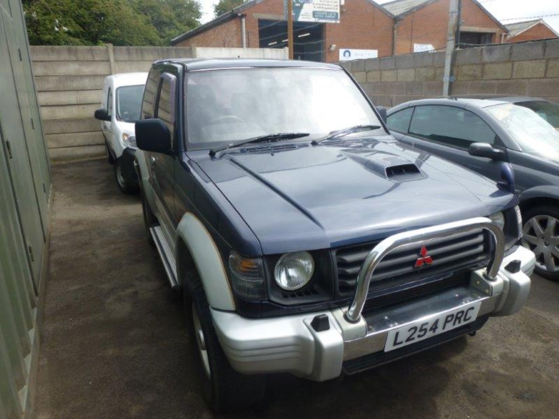 Mitsubishi Pajero 3-door hatchback, automatic, 2830cc Diesel  (Blue/silver)  Registration no. L254 - Image 2 of 5