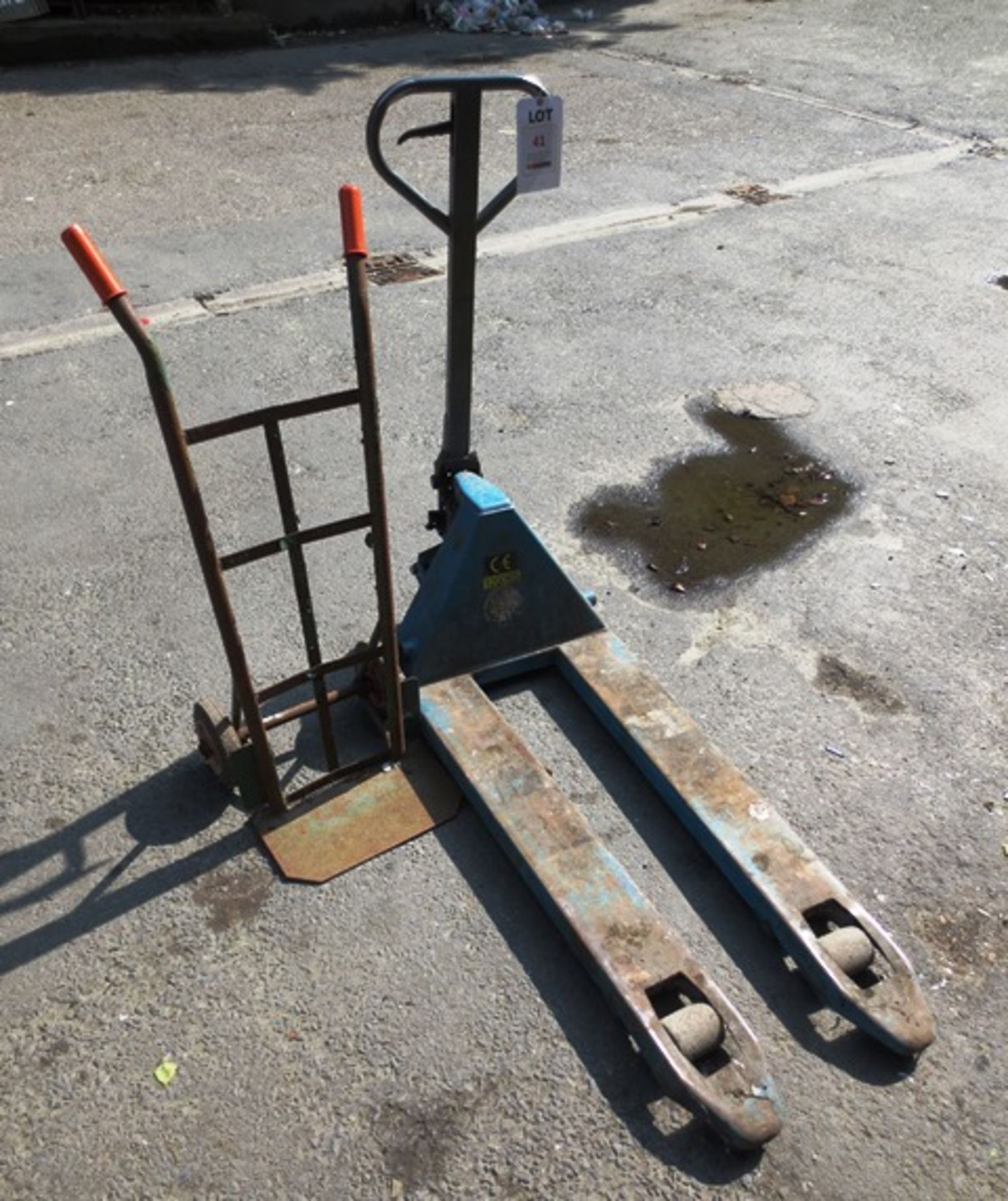 Hydraulic pallet truck, 1200kg and sack truck (located at Maclins Quarry, Station Road, South