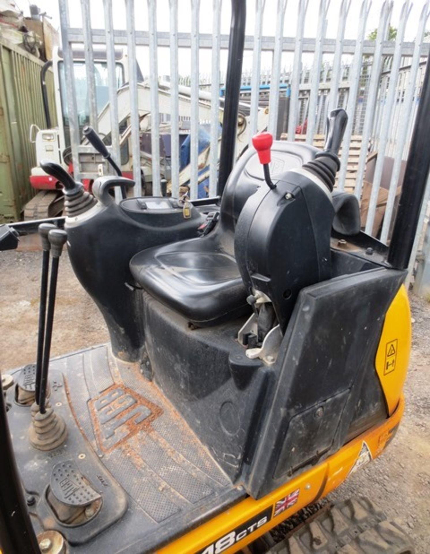 JCB 8018CTS rubber tracked mini hydraulic excavator with front dozer, product ID No: - Image 10 of 13